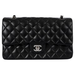 CHANEL Bolso de hombro CLASSIC 11.12 MEDIUM de piel de cordero negra