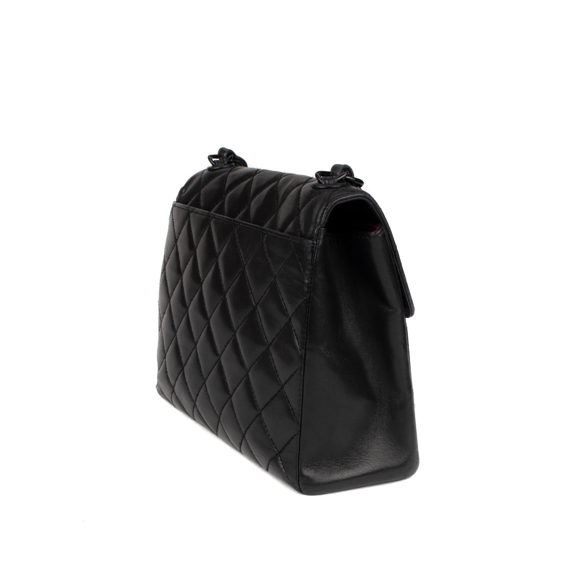 Women's Handbag Chanel Black Lambskin Leather !