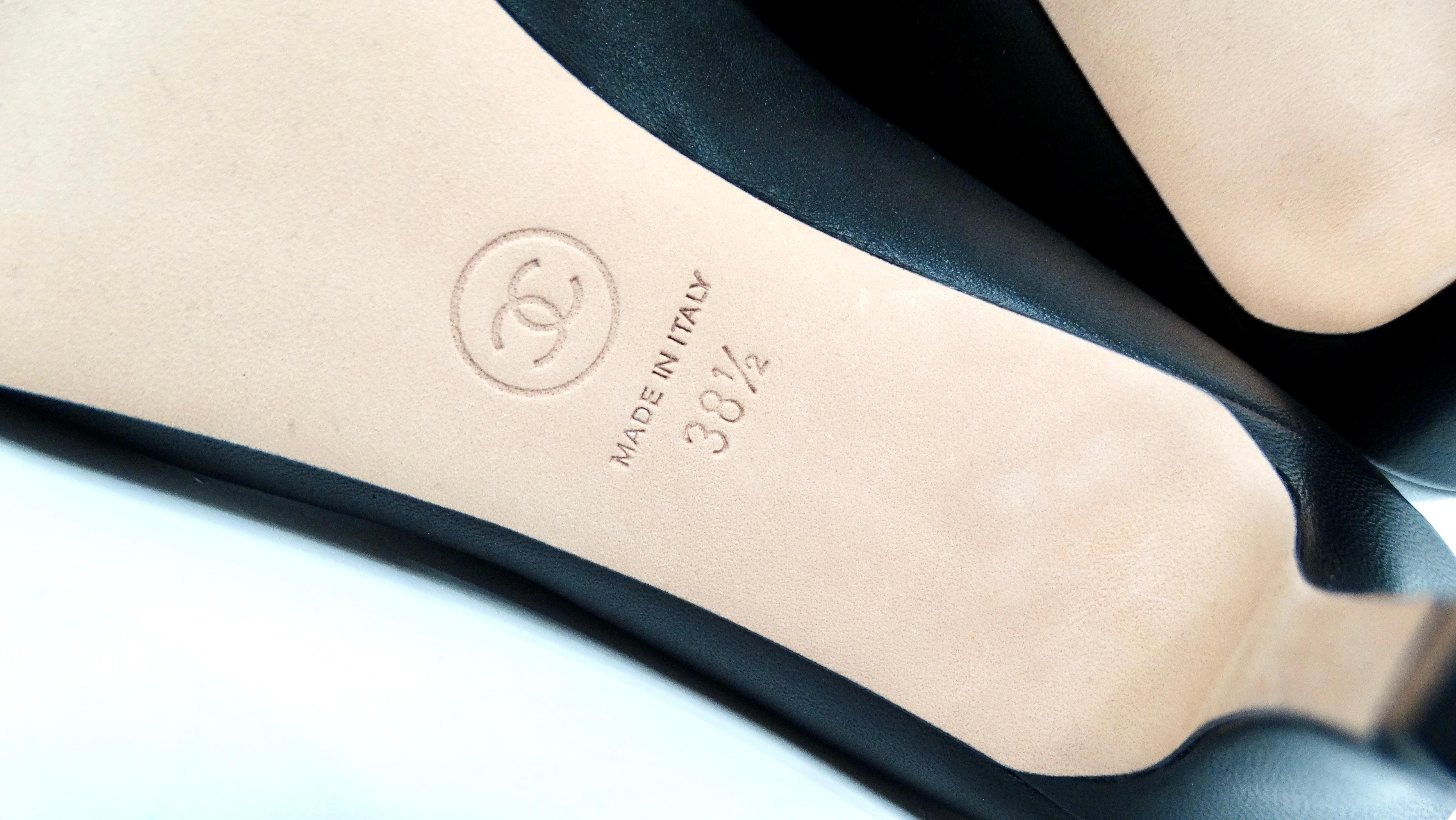 Chanel - Bottines à talons en cuir d'agneau noir en vente 3