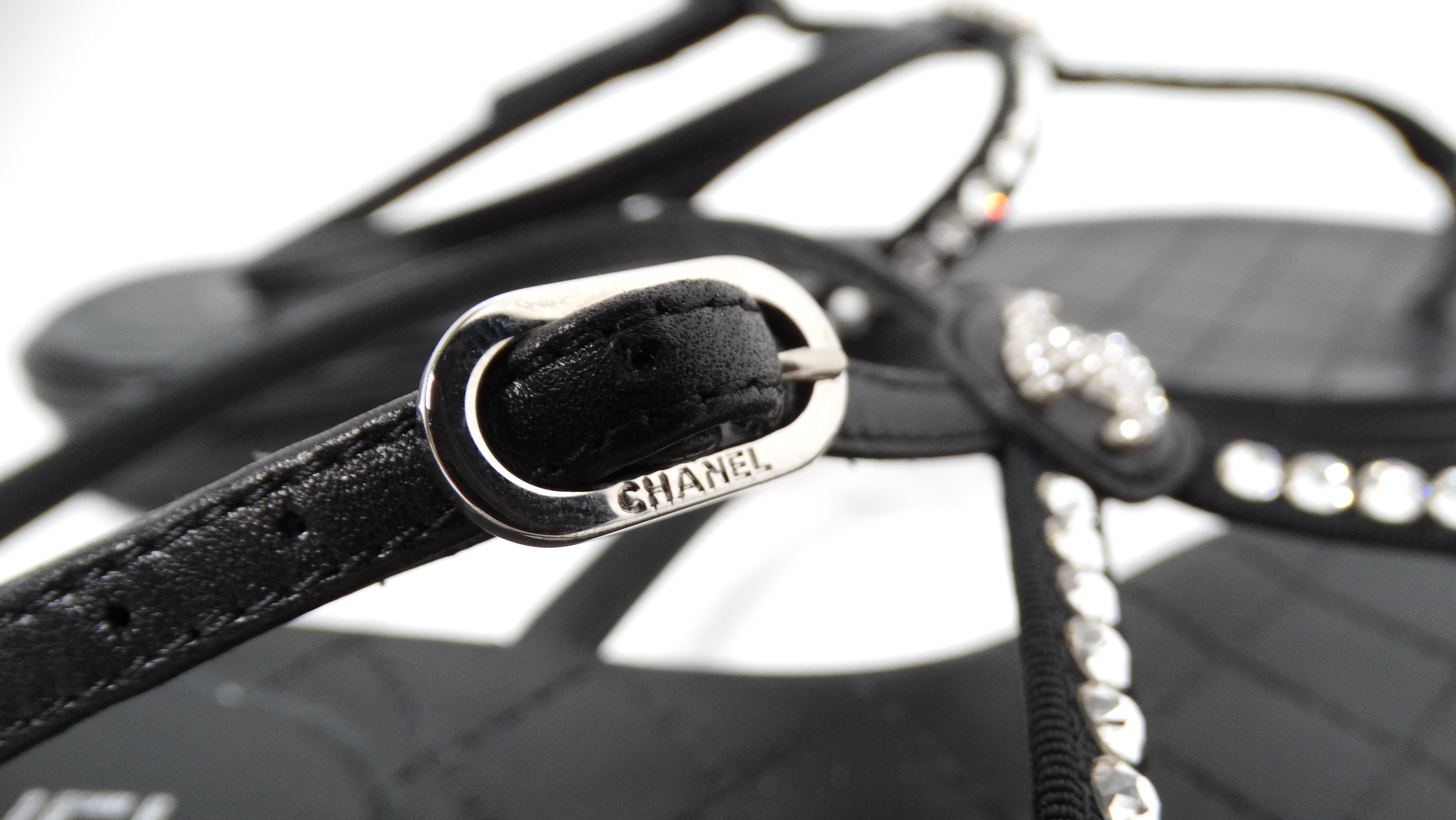 Chanel Black Lambskin Leather Interlocking CC Rhinestone Thong Sandals For Sale 2