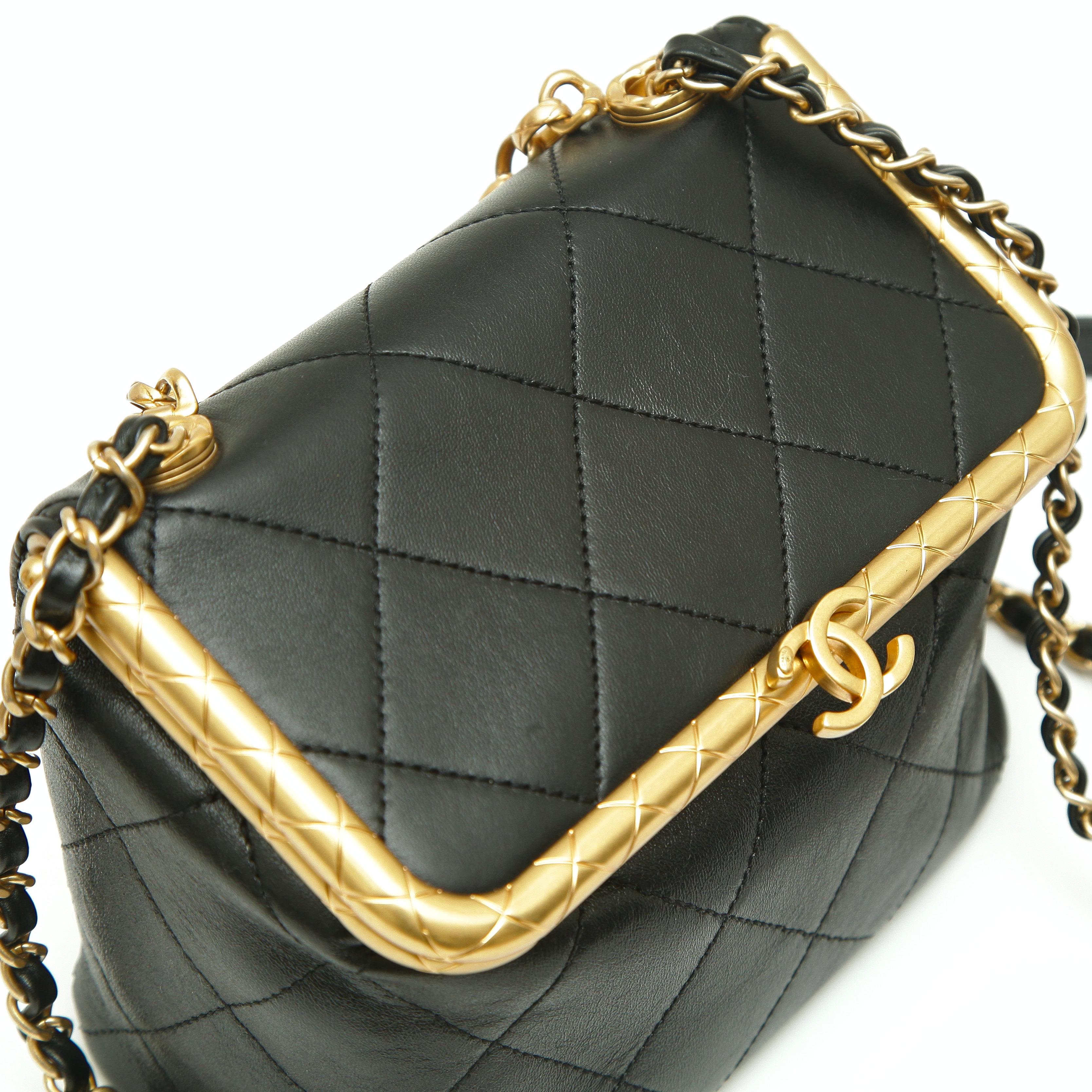 Women's CHANEL Black Lambskin Leather KISS LOCK Bag Gold Chain HW Crossbody CC 2020 RUNW