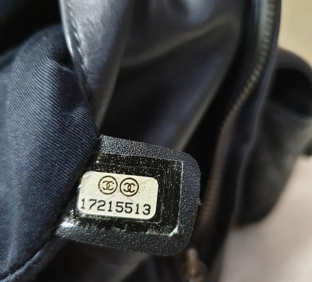 Nero Lo zaino grande in pelle di agnello nera di Chanel è una borsa posteriore in vendita