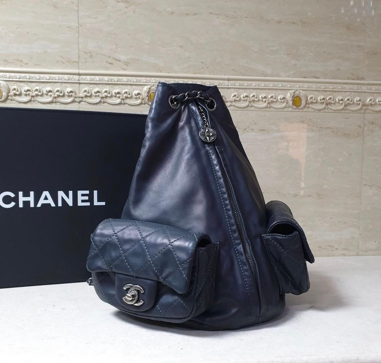 Lo zaino grande in pelle di agnello nera di Chanel è una borsa posteriore In condizioni buone in vendita a Krakow, PL