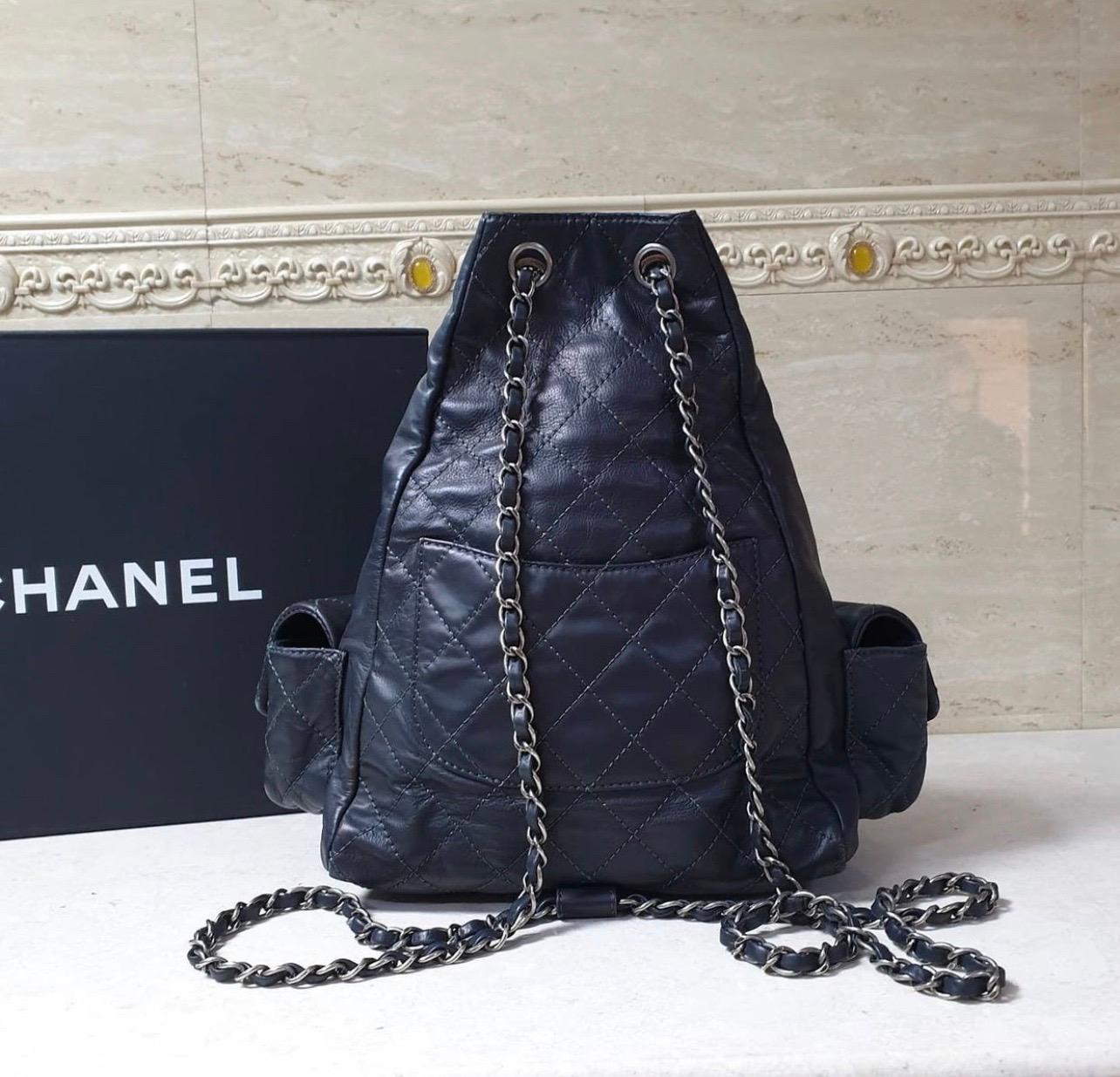 Donna Lo zaino grande in pelle di agnello nera di Chanel è una borsa posteriore in vendita