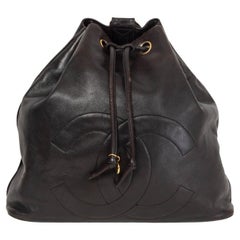 CHANEL grand sac à dos vintage CC en cuir d'agneau noir