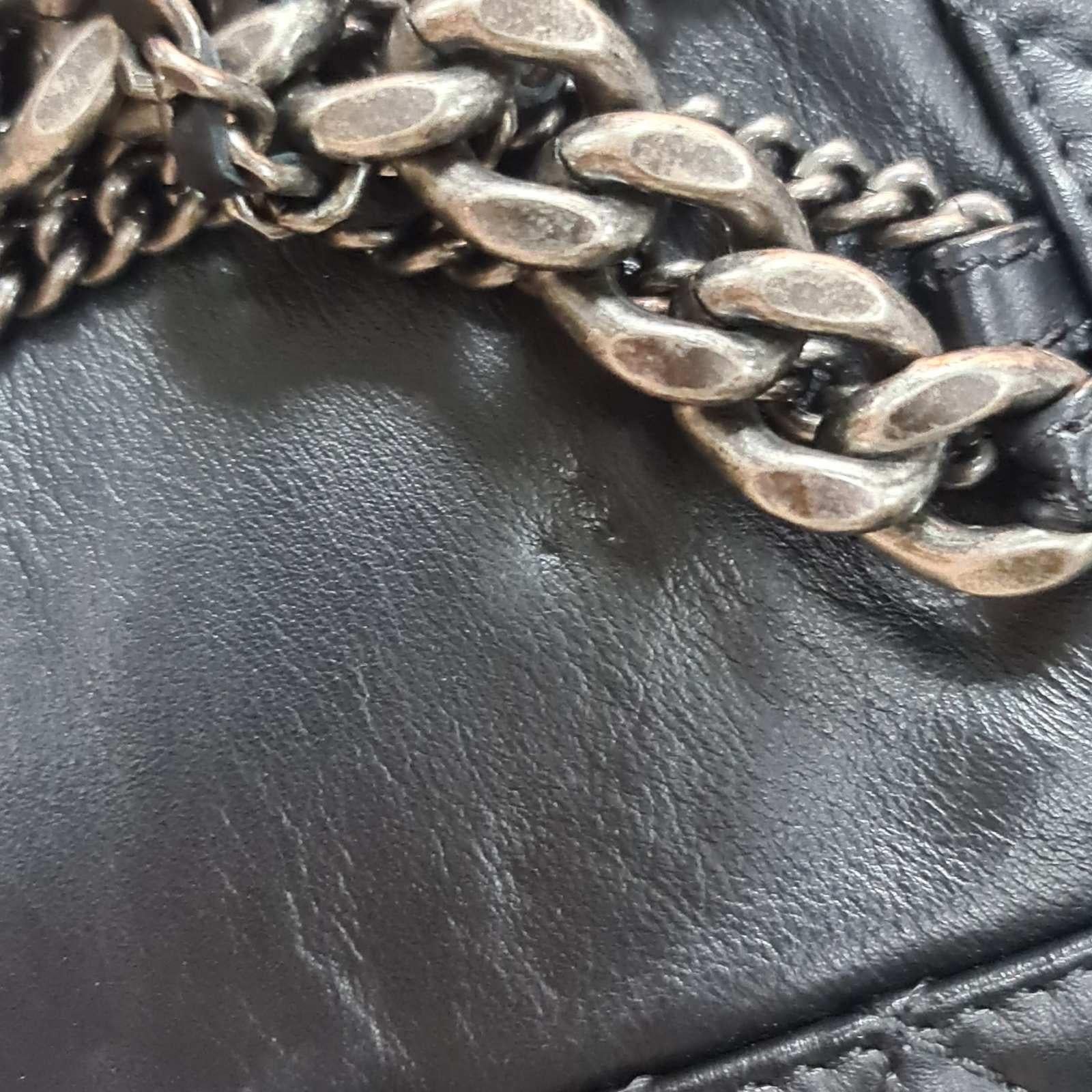 CHANEL Schwarze Lammleder Multi Chains Boy Bag im Angebot 8