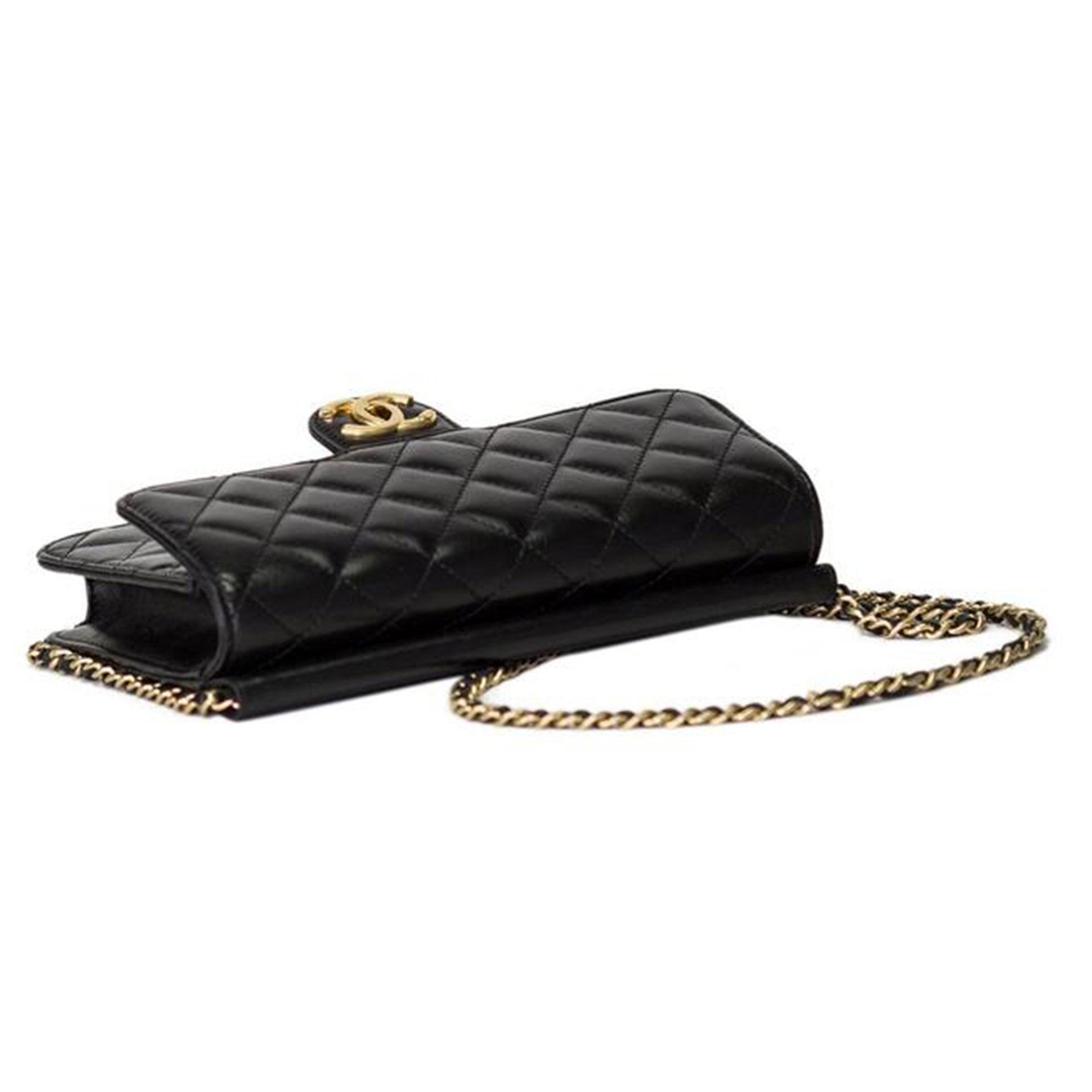Chanel Black Lambskin Leather Quilted Flap Classic Flap Shoulder Bag In Good Condition In Miami, FL