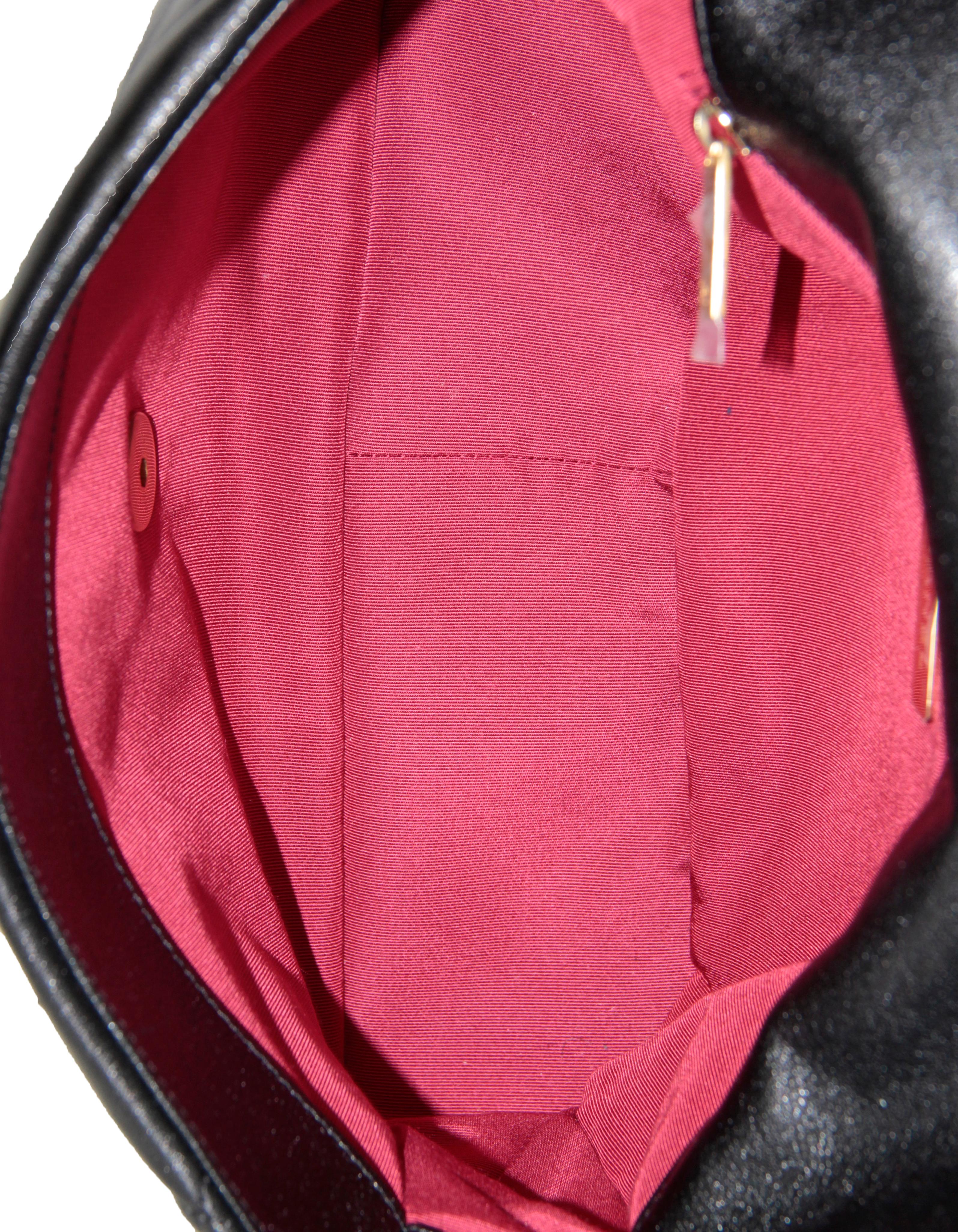 Noir Chanel - Grand sac à rabat 19 en cuir d'agneau noir matelassé en vente