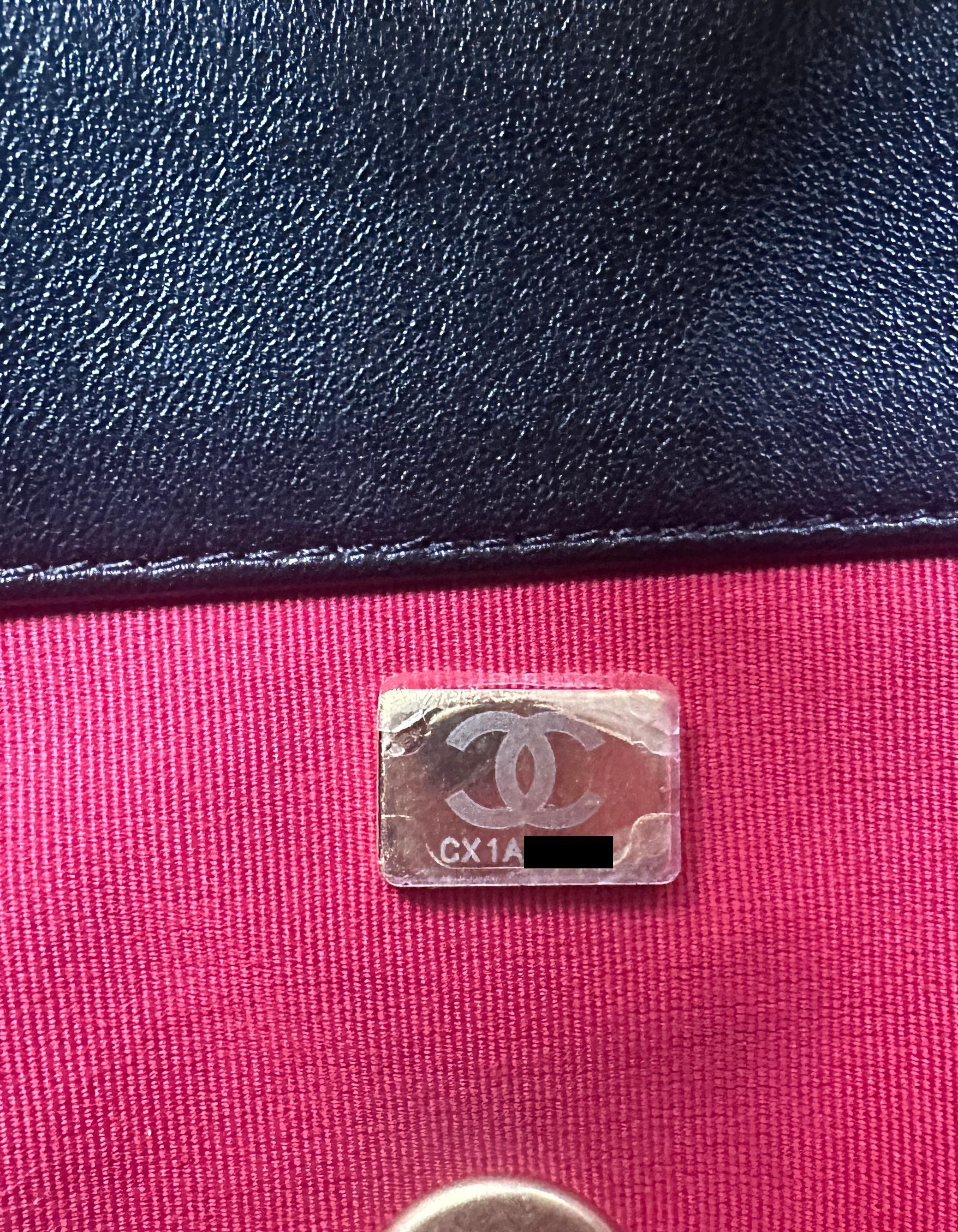 Chanel Bolso grande con solapa 19 acolchado en piel de cordero negra en venta 3