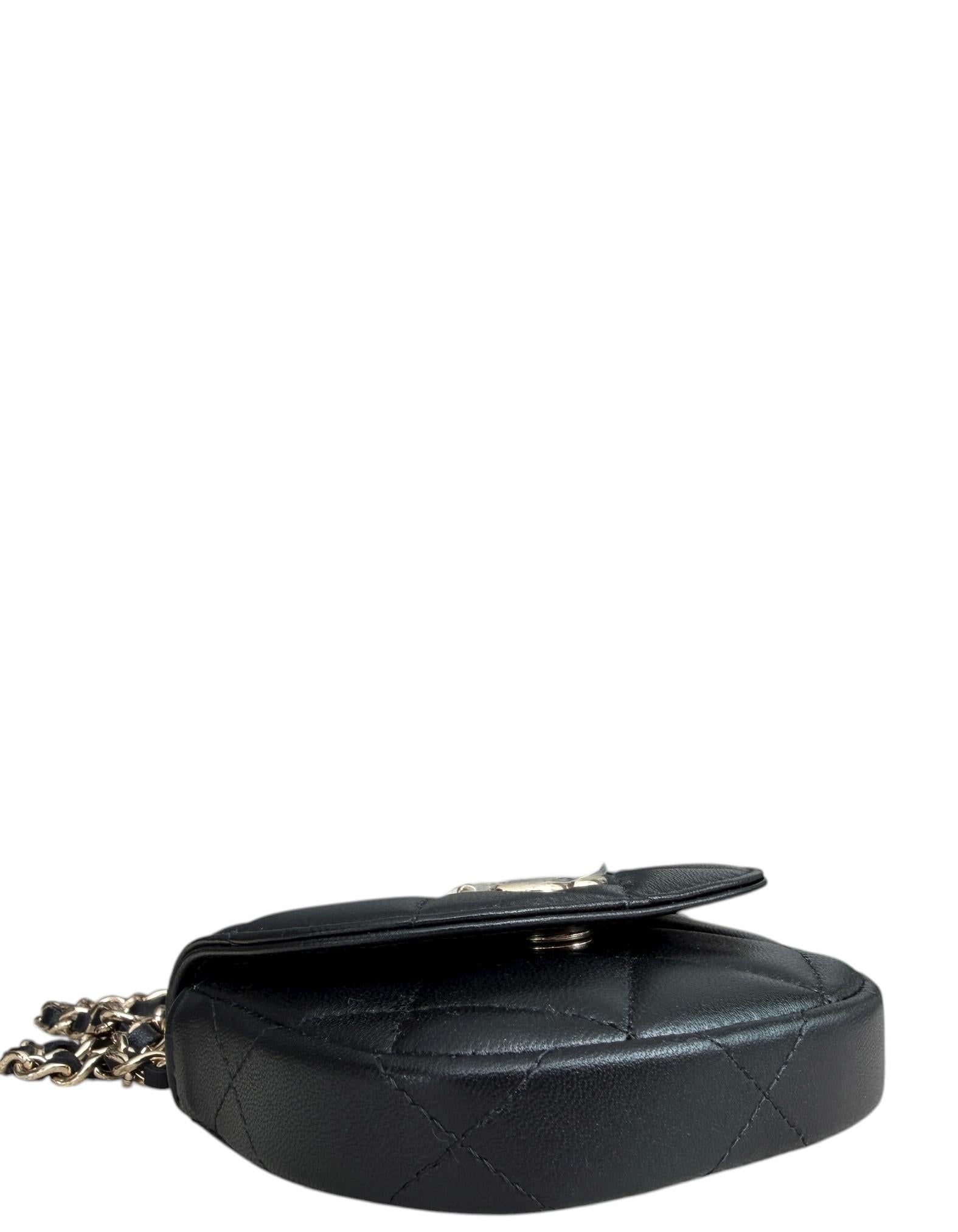 Chanel Black Lambskin Leather Quilted Pearl Top Handle Clutch Crossbody w/ Chain In condizioni ottime in vendita a New York, NY