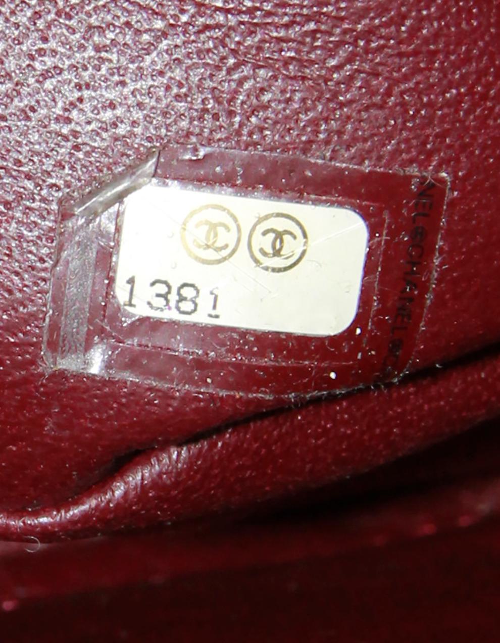 Chanel Schwarze gesteppte Maxi-Tasche aus Lammfell und Leder mit einer Klappe im Zustand „Gut“ im Angebot in New York, NY
