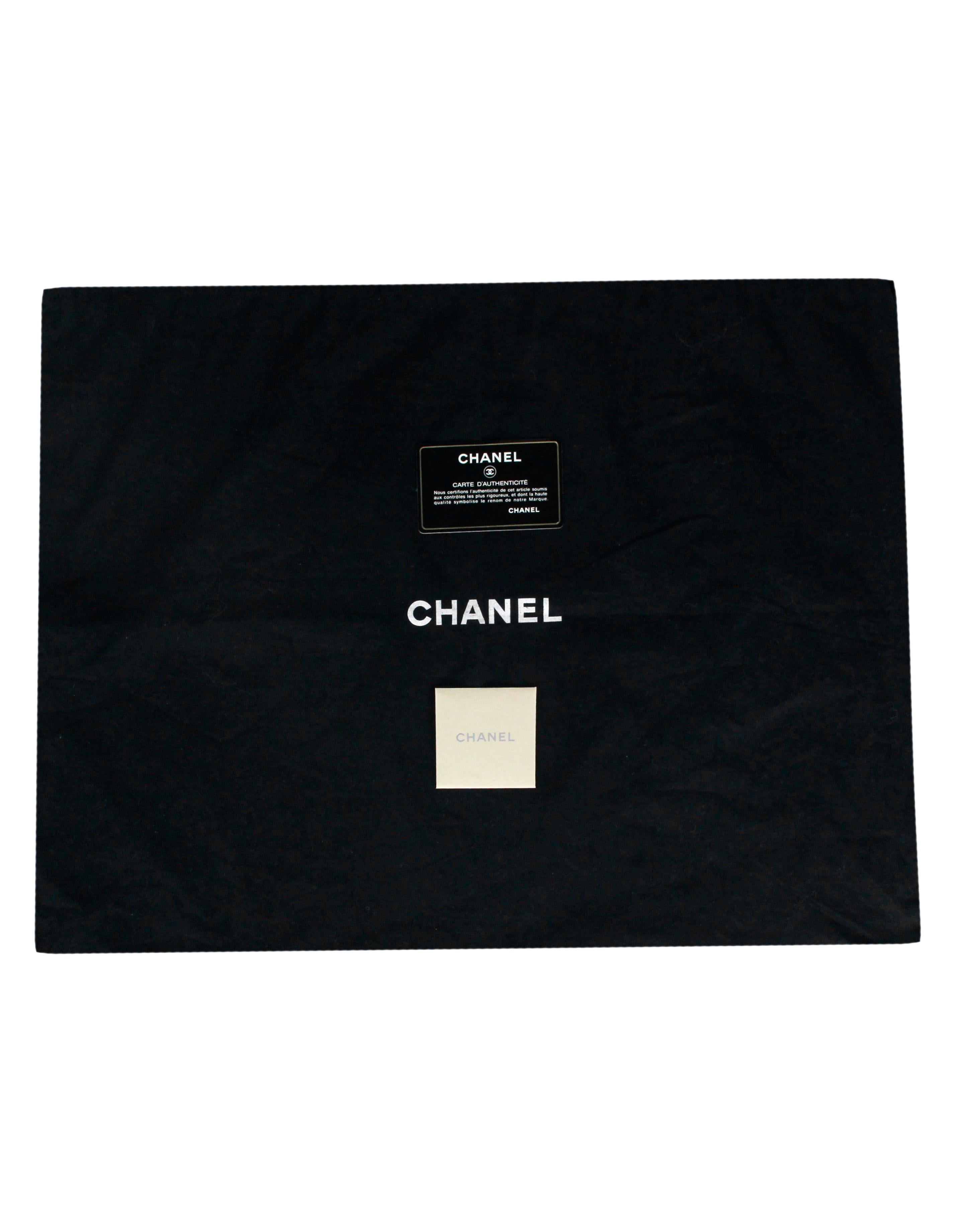 Chanel Schwarze gesteppte Maxi-Tasche aus Lammfell und Leder mit einer Klappe Damen im Angebot