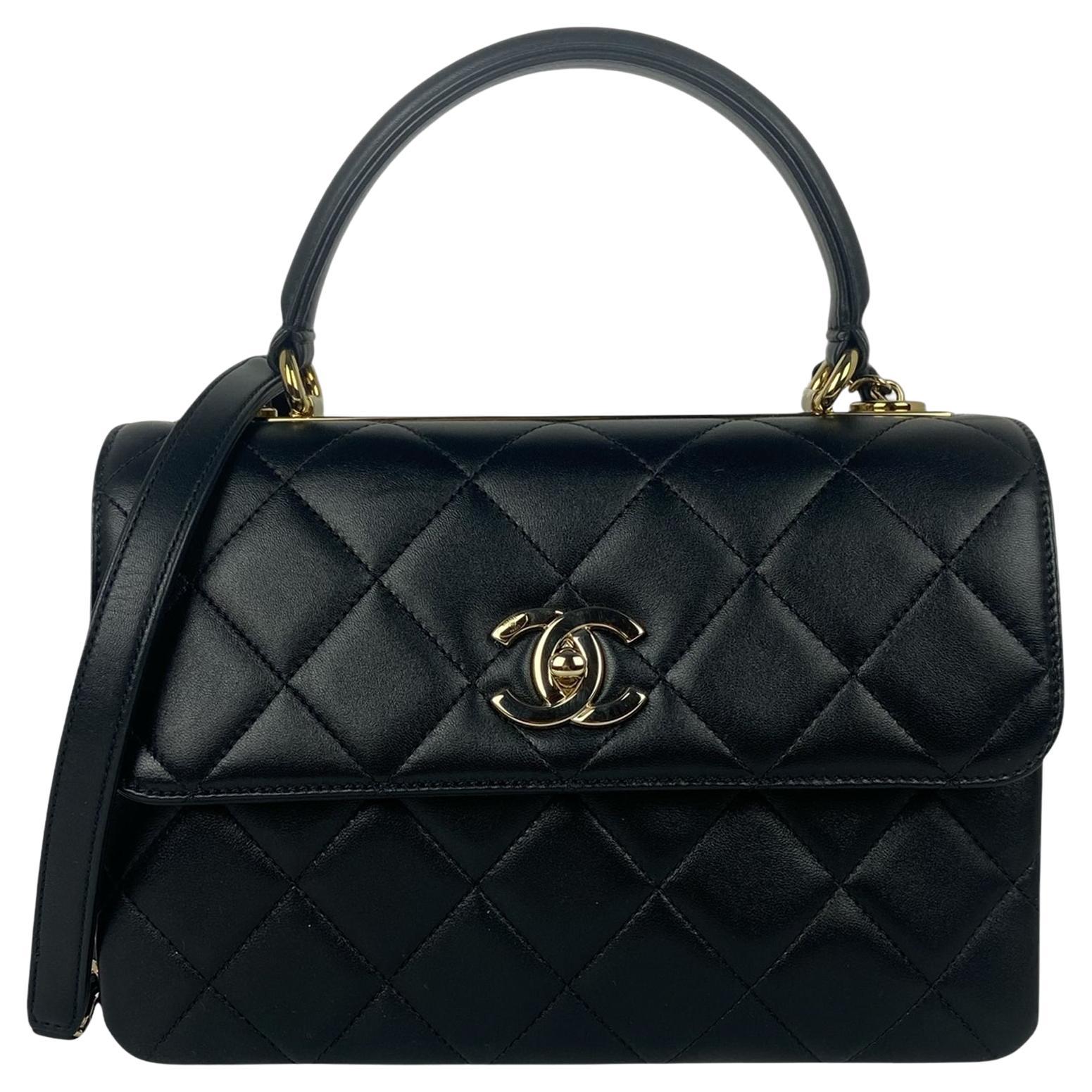 Chanel, pelle d'agnello nera trapuntata, borsa CC a doppio manico con patta in vendita