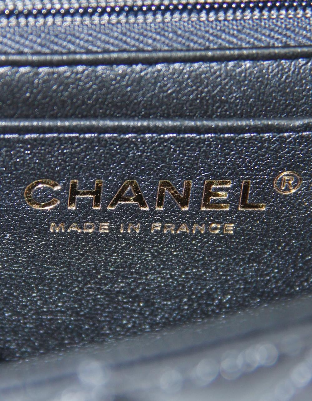 Chanel, borsa a tracolla rettangolare mini con patta in pelle di agnello nera in vendita 2