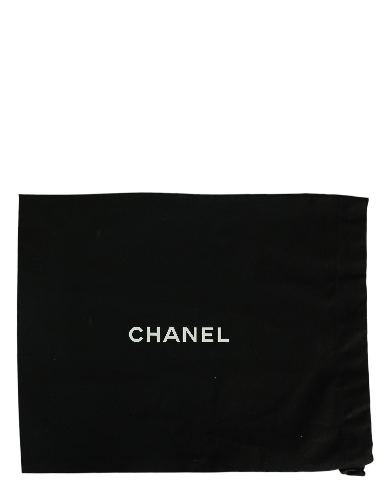 Chanel, borsa a tracolla rettangolare mini con patta in pelle di agnello nera in vendita 4