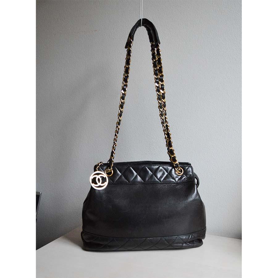 Chanel Black Lambskin Leather Shoulder Bag, Italy, 1980s In Good Condition For Sale In Praha 2, Hlavní město Praha