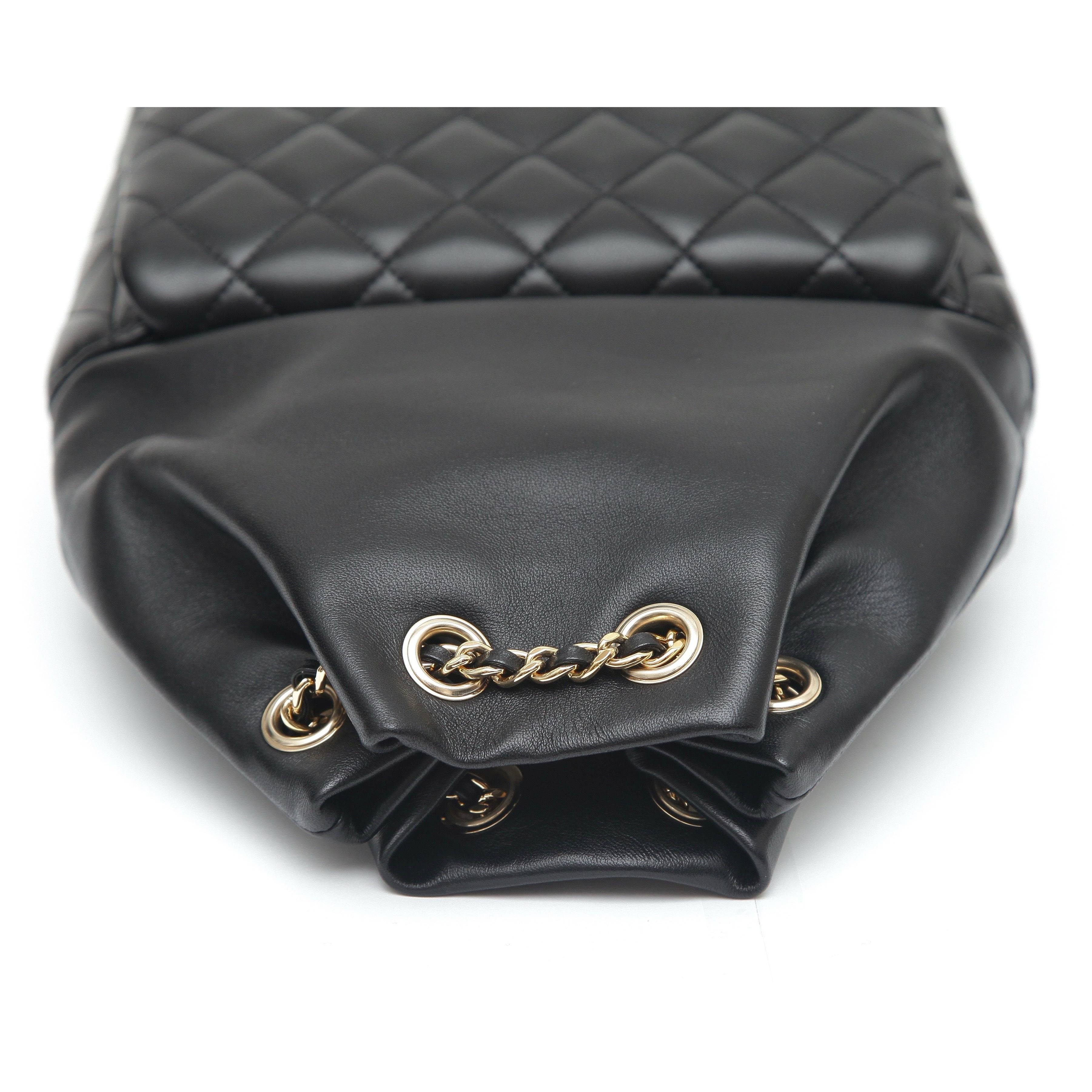 CHANEL Schwarzes Lammfell Leder Rucksack Tasche Tote Gold HW Seoul 2016 BNIB im Angebot 1