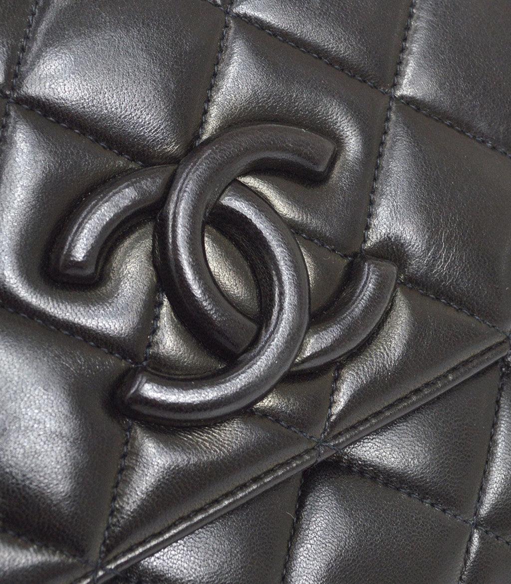 CHANEL Black Lambskin Leather Small CC Crossbody Shoulder Flap Bag In Good Condition For Sale In Chicago, IL