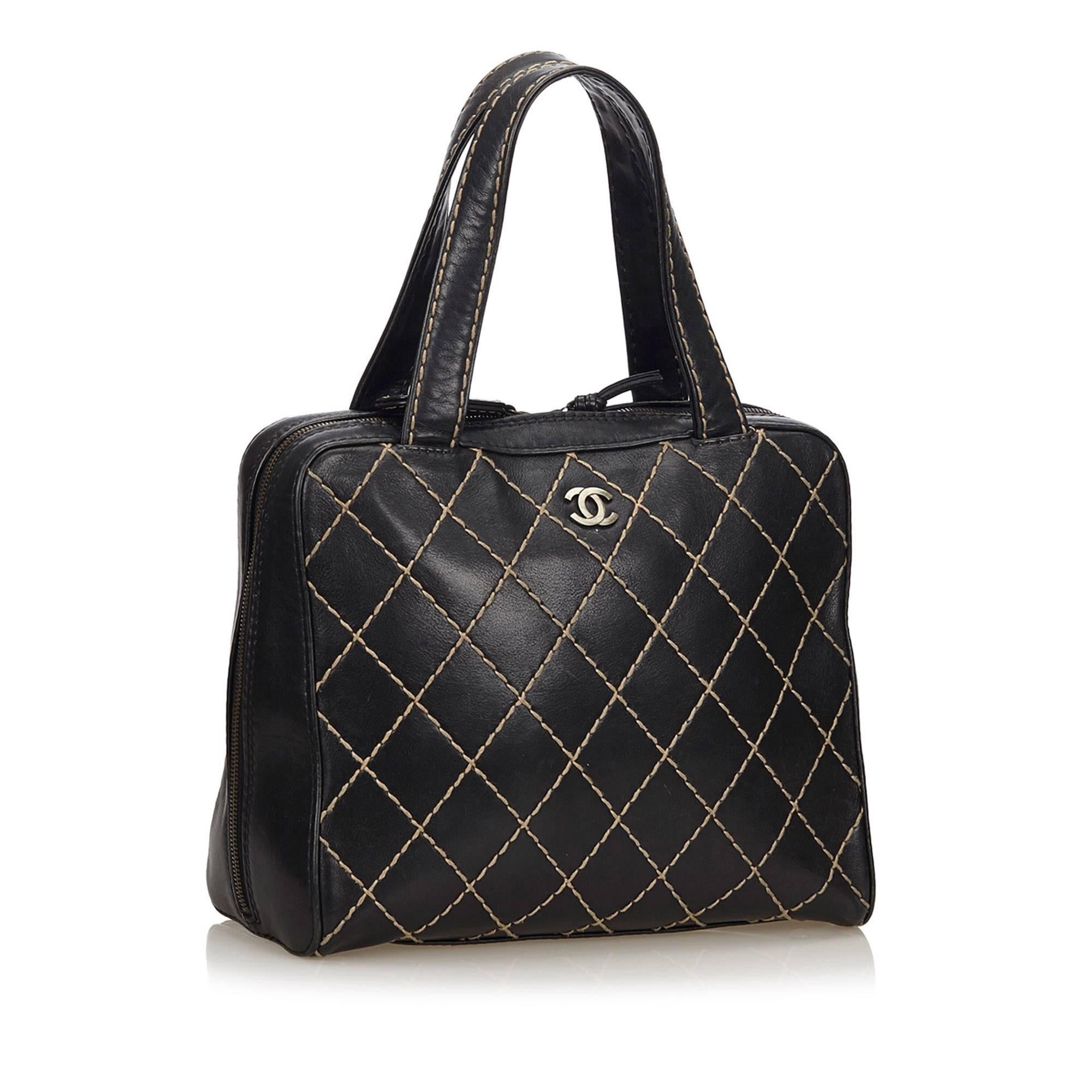 This handbag features a wild stitch quilted lambskin leather body, flat straps, exterior back slip pocket, a zip around closure, and an interior zip and slip pocket. 

It carries a B condition rating.

Dimensions: 
Length 31 cm
Width 25 cm
Depth 14