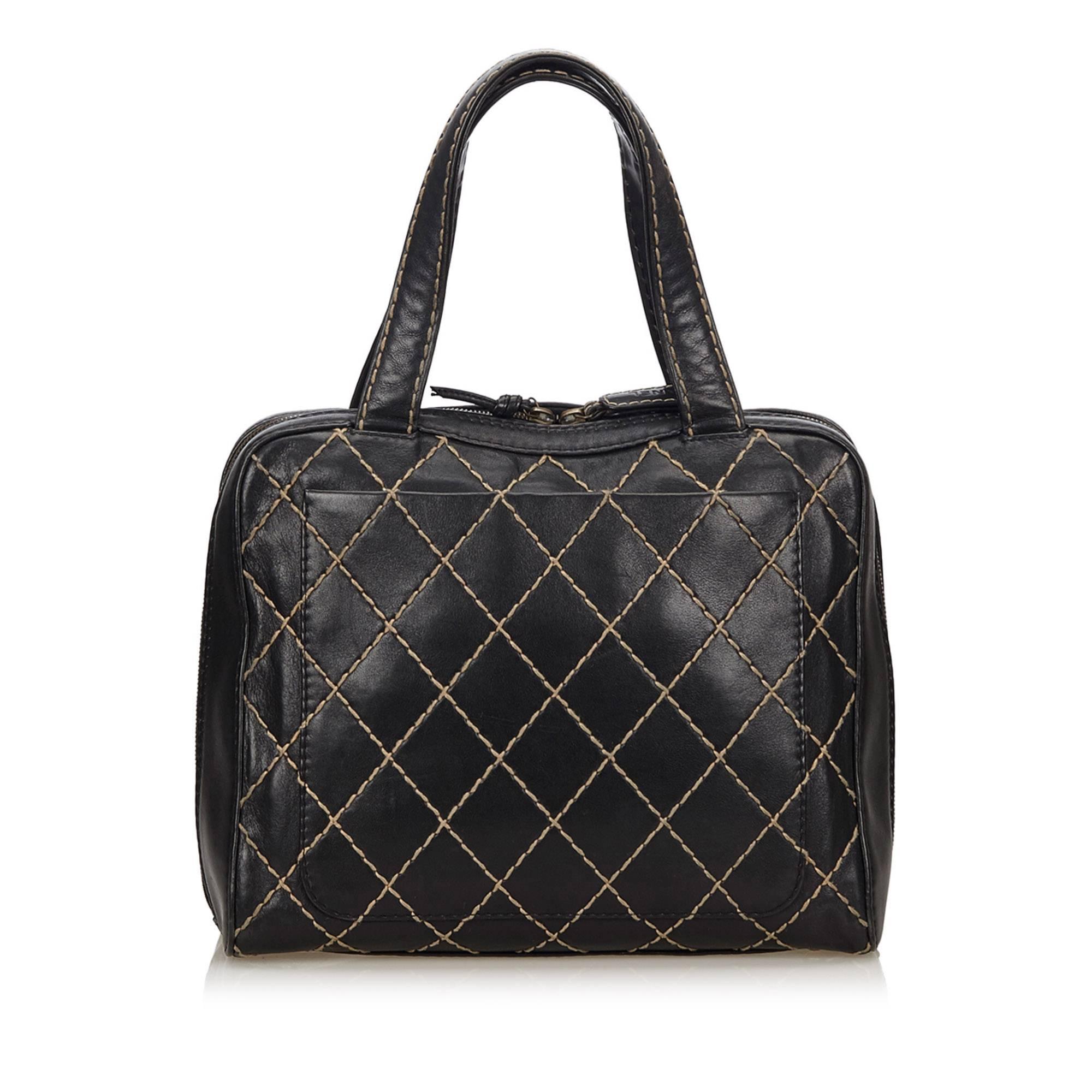 Chanel Black Lambskin Leather Surpique Handbag In Good Condition For Sale In Orlando, FL