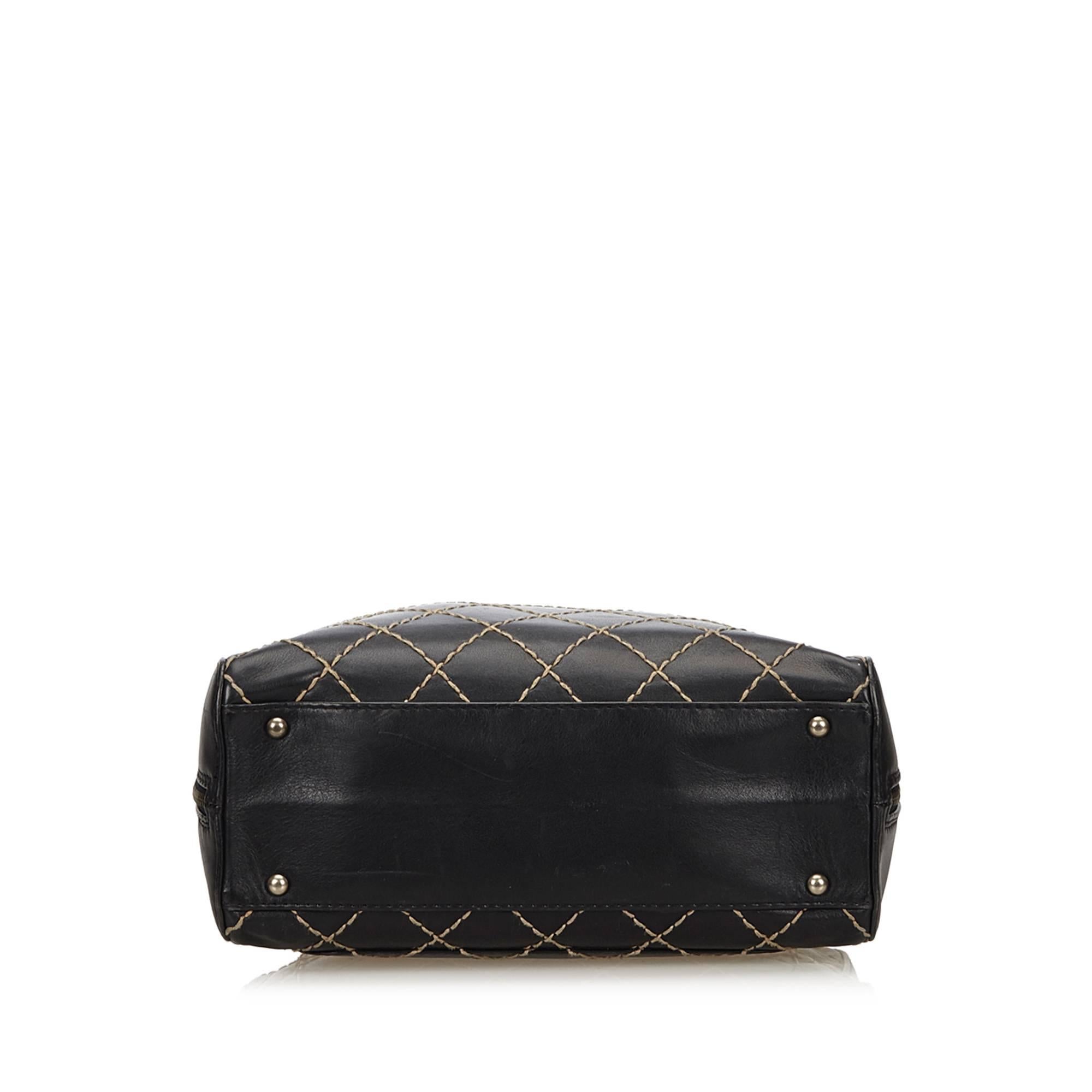 Women's or Men's Chanel Black Lambskin Leather Surpique Handbag For Sale