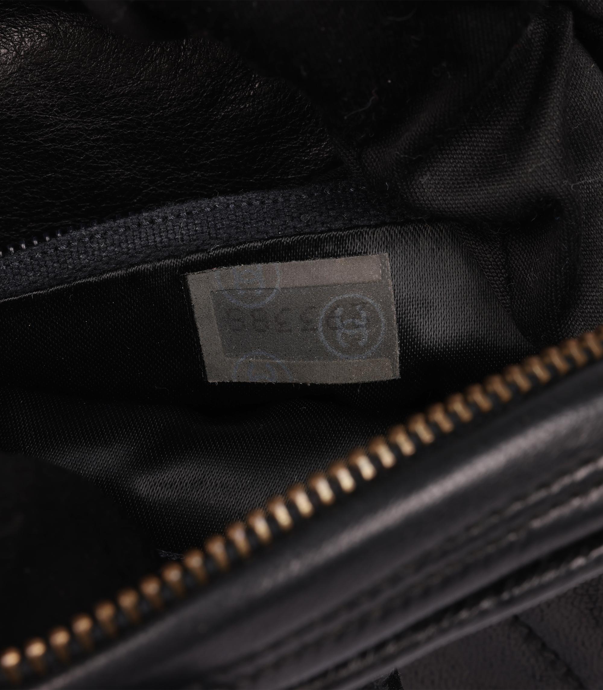Chanel Piel de cordero negra Vintage Mini Bolso redondo con flecos Timeless en venta 5