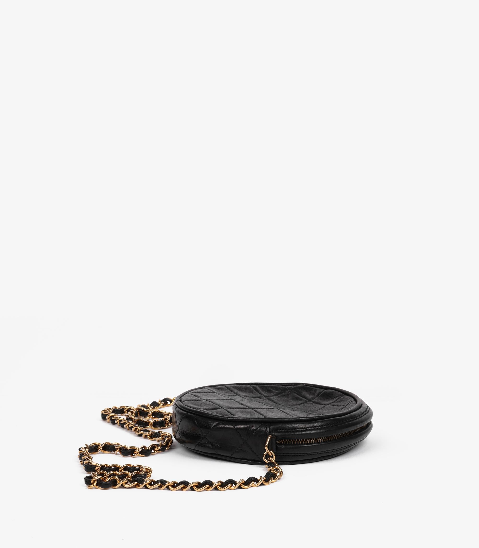 Femenino o masculino Chanel Piel de cordero negra Vintage Mini Bolso redondo con flecos Timeless en venta