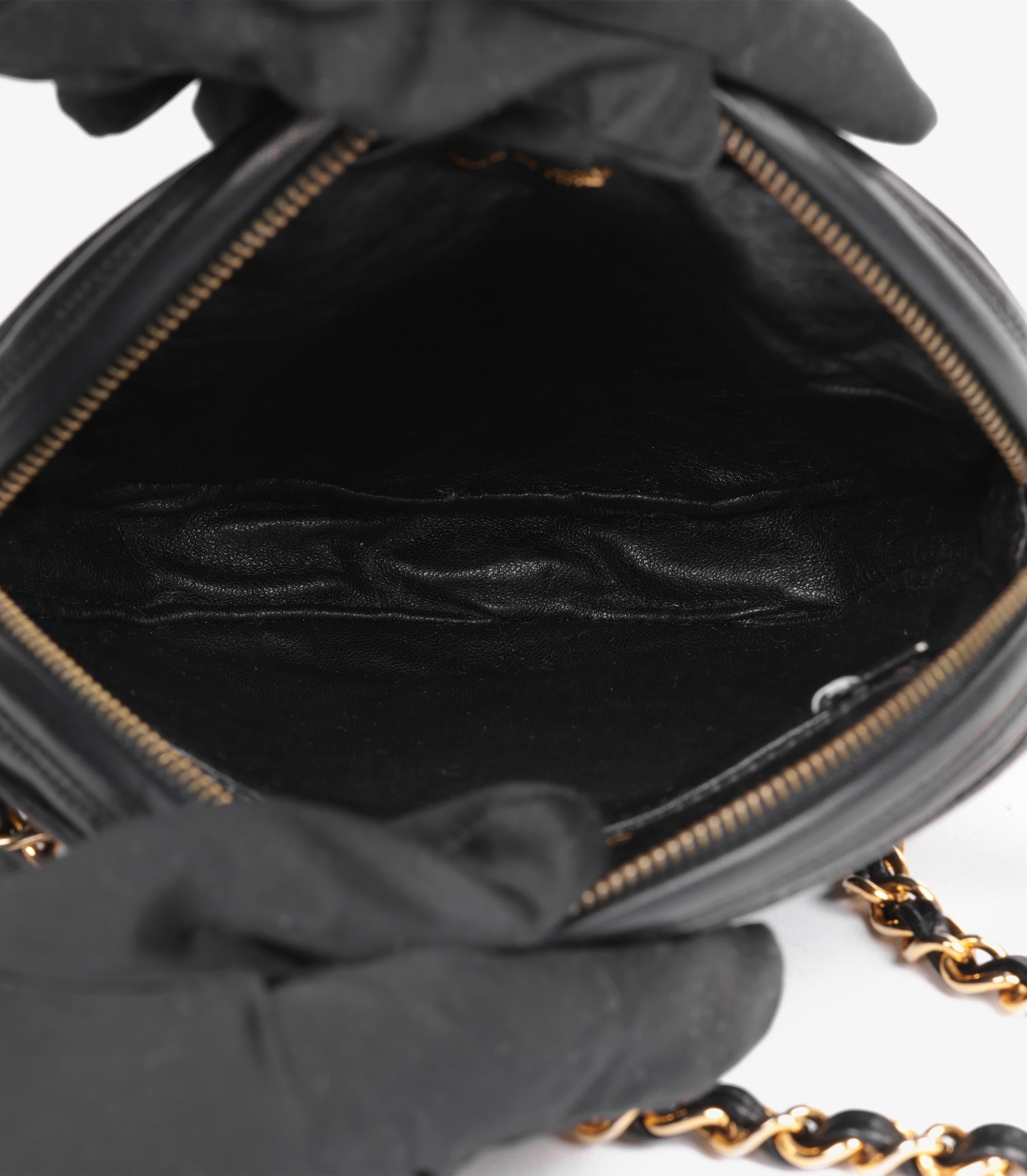 Chanel Piel de cordero negra Vintage Mini Bolso redondo con flecos Timeless en venta 3