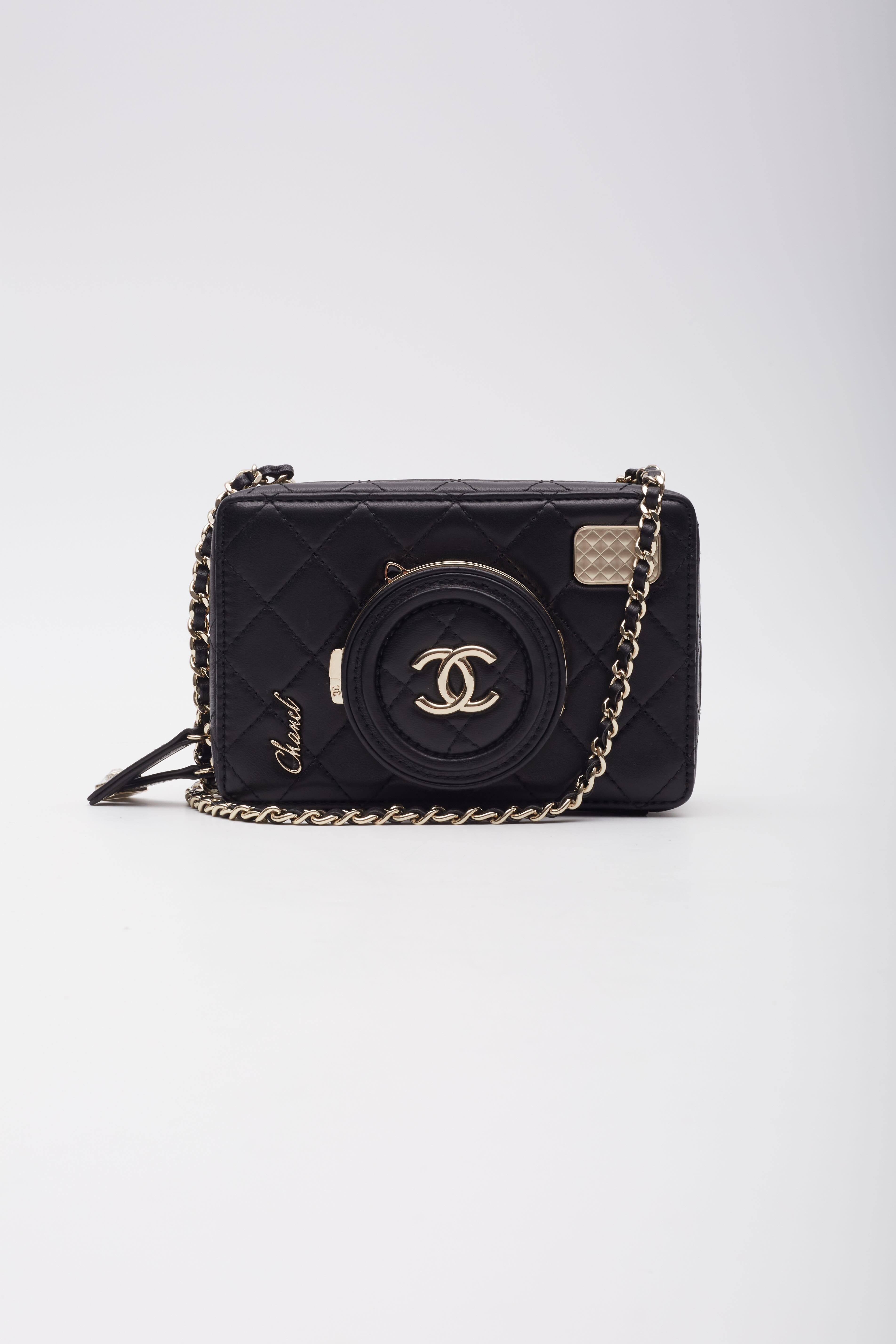 Chanel Black Lambskin Light Gold Camera Bag In Excellent Condition For Sale In Montreal, Quebec