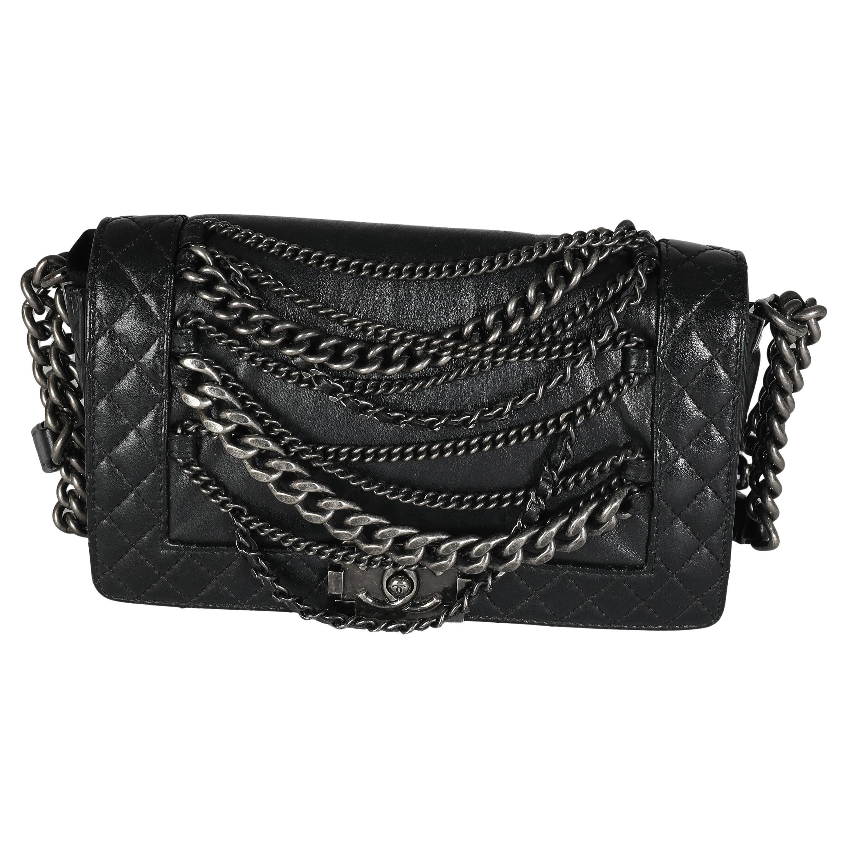 Chanel Bolso Boy Enchained Mediano de Piel de Cordero Negra en venta