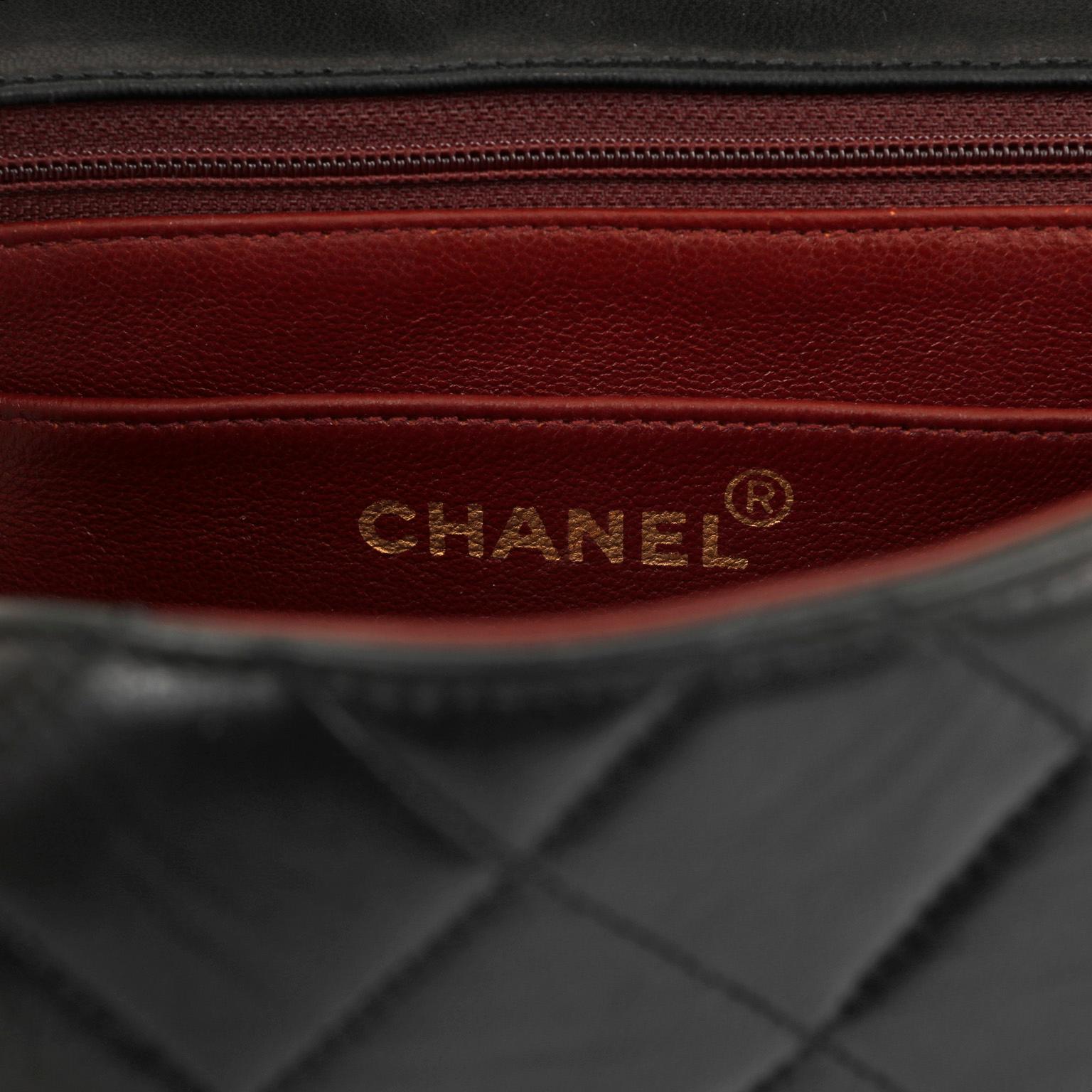 Women's Chanel Black Lambskin Medium Princess Diana Single Flap Bag For Sale