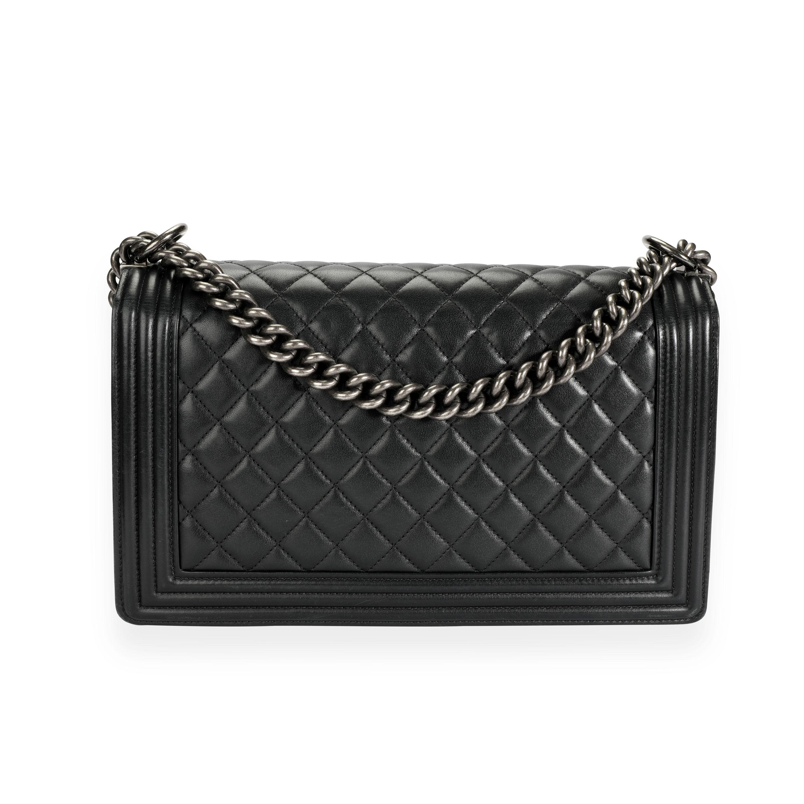 Chanel Schwarzes Lammfell gesteppte große Tasche für Jungen 2