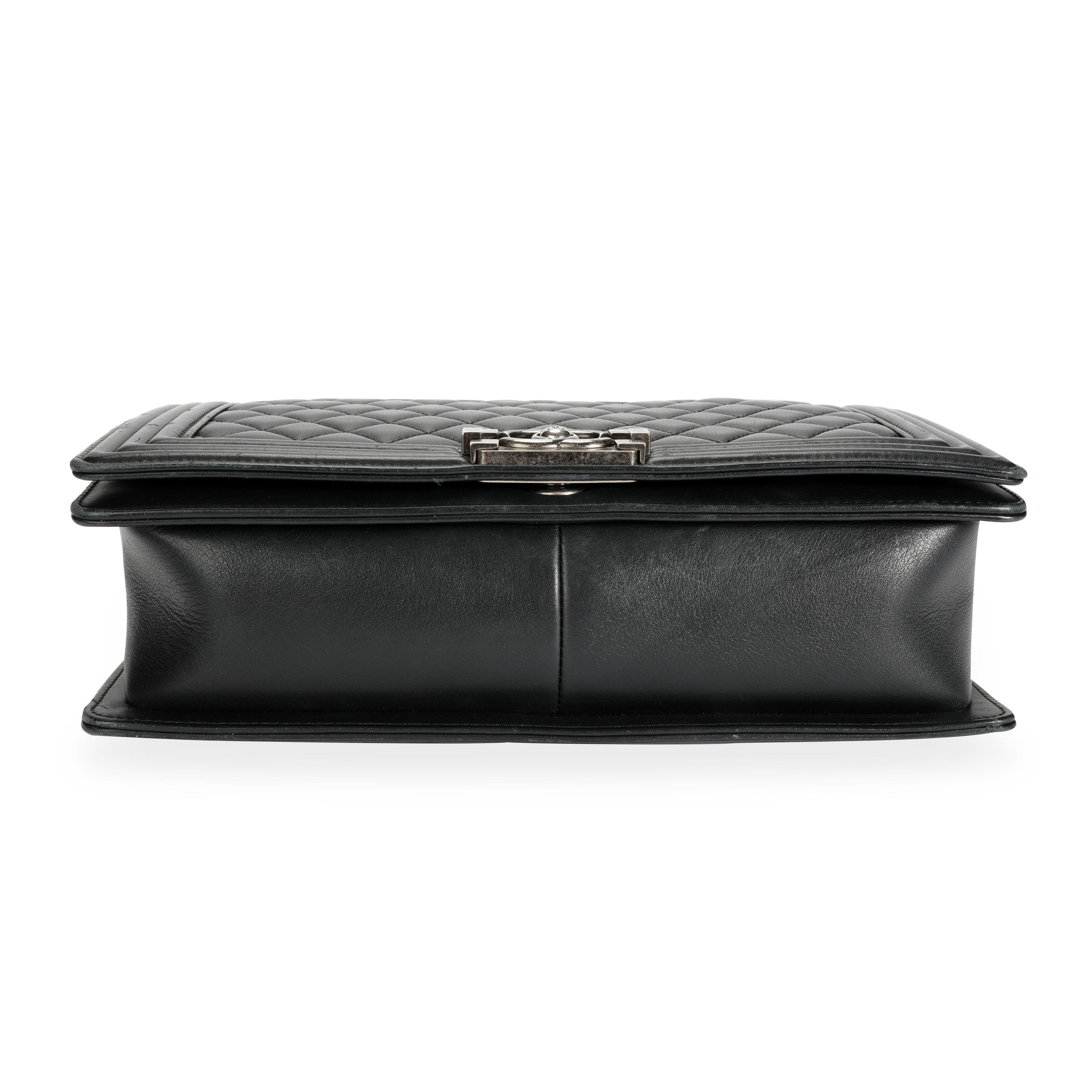 Chanel Schwarzes Lammfell gesteppte große Tasche für Jungen 3