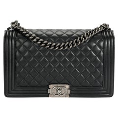 Chanel - Grand sac garçon en cuir d'agneau noir matelassé