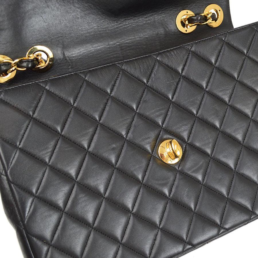 CHANEL Black Lambskin Quilted Leather 24K Gold Plated Shoulder Jumbo Flap Bag In Good Condition For Sale In Chicago, IL