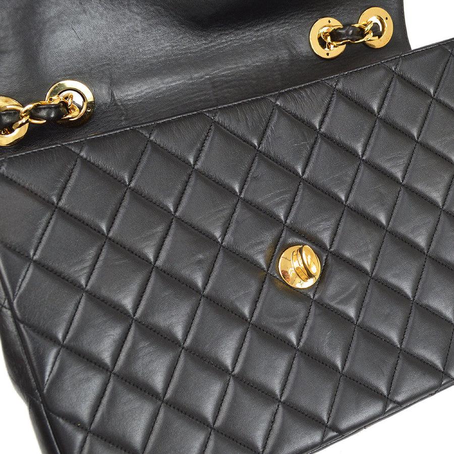 Donna CHANEL Borsa a tracolla Jumbo in pelle di agnello nera trapuntata con placcatura in oro 24 carati in vendita