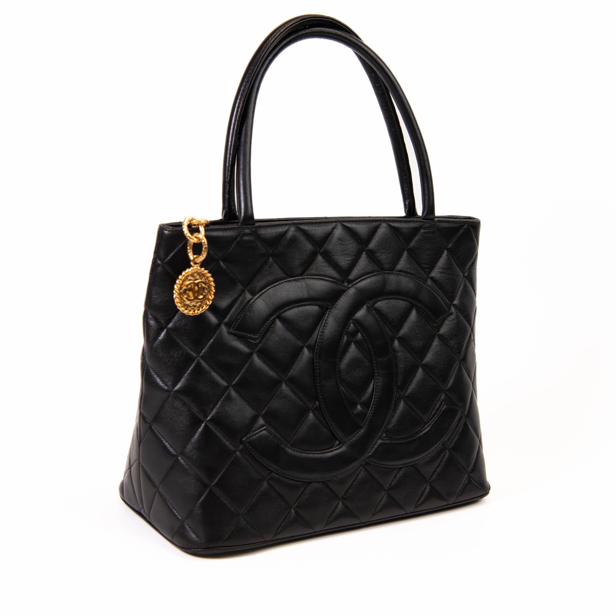 Chanel Black Lambskin Quilted Medallion Tote Gold Hardware In Excellent Condition In Corona Del Mar, CA