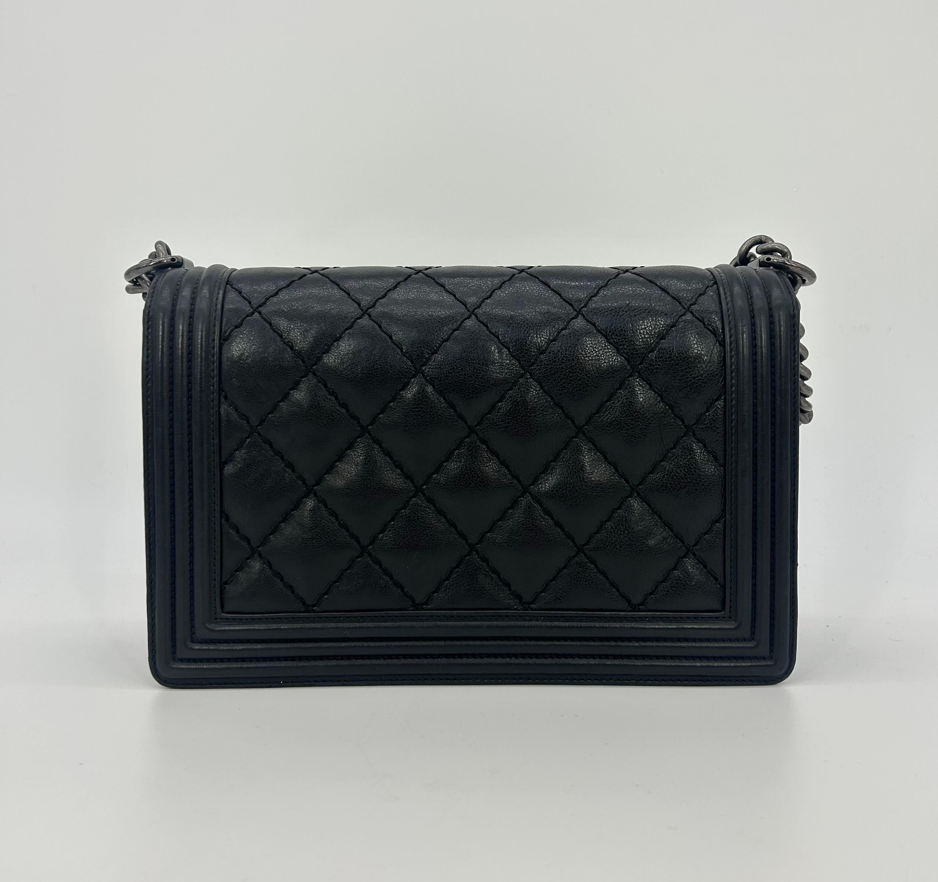 Chanel Black Lambskin Quilted Medium Boy Bag In Good Condition For Sale In Philadelphia, PA