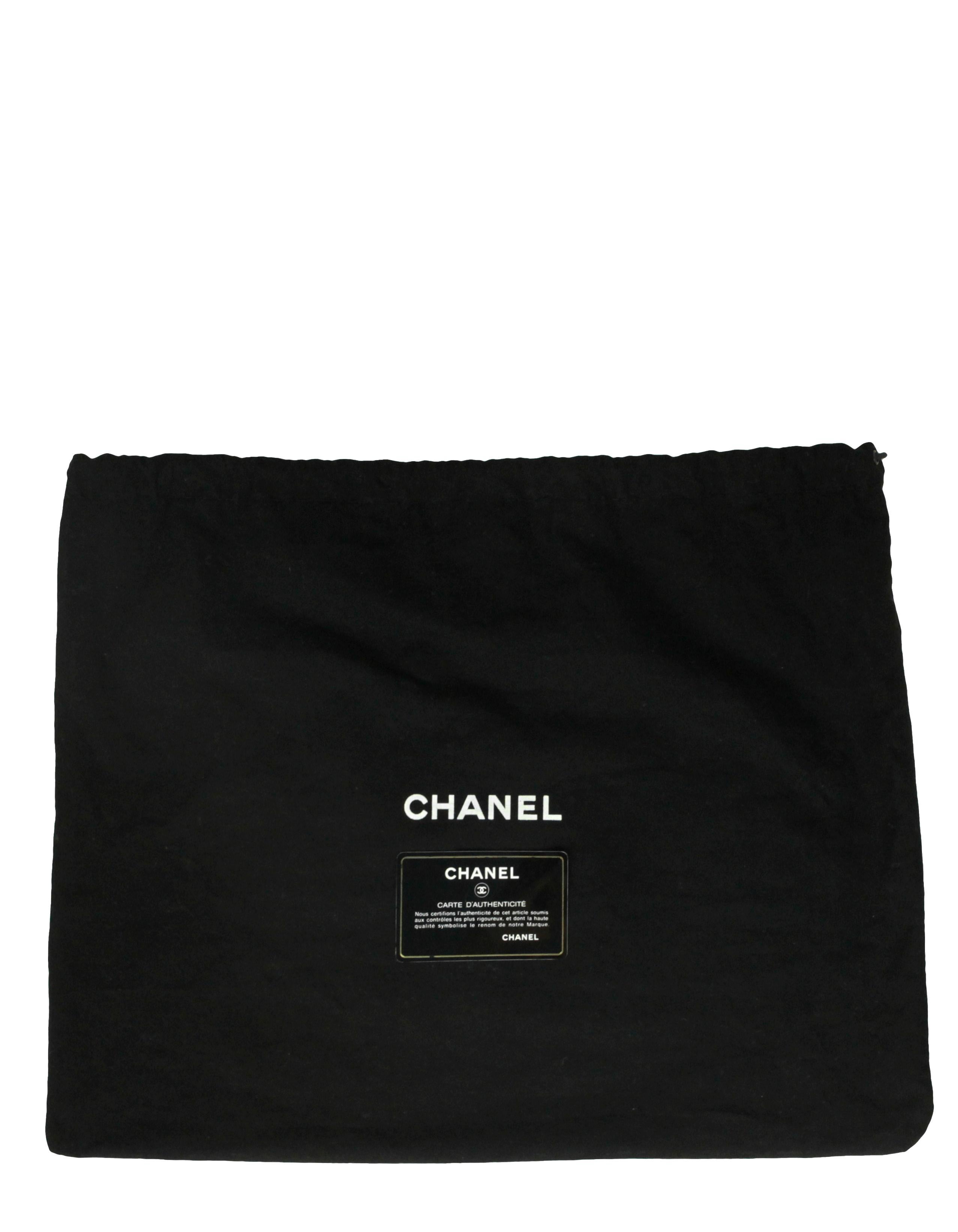 Chanel Schwarze gesteppte Valentine Charms Mini-Klappentasche aus Lammfell im Angebot 8