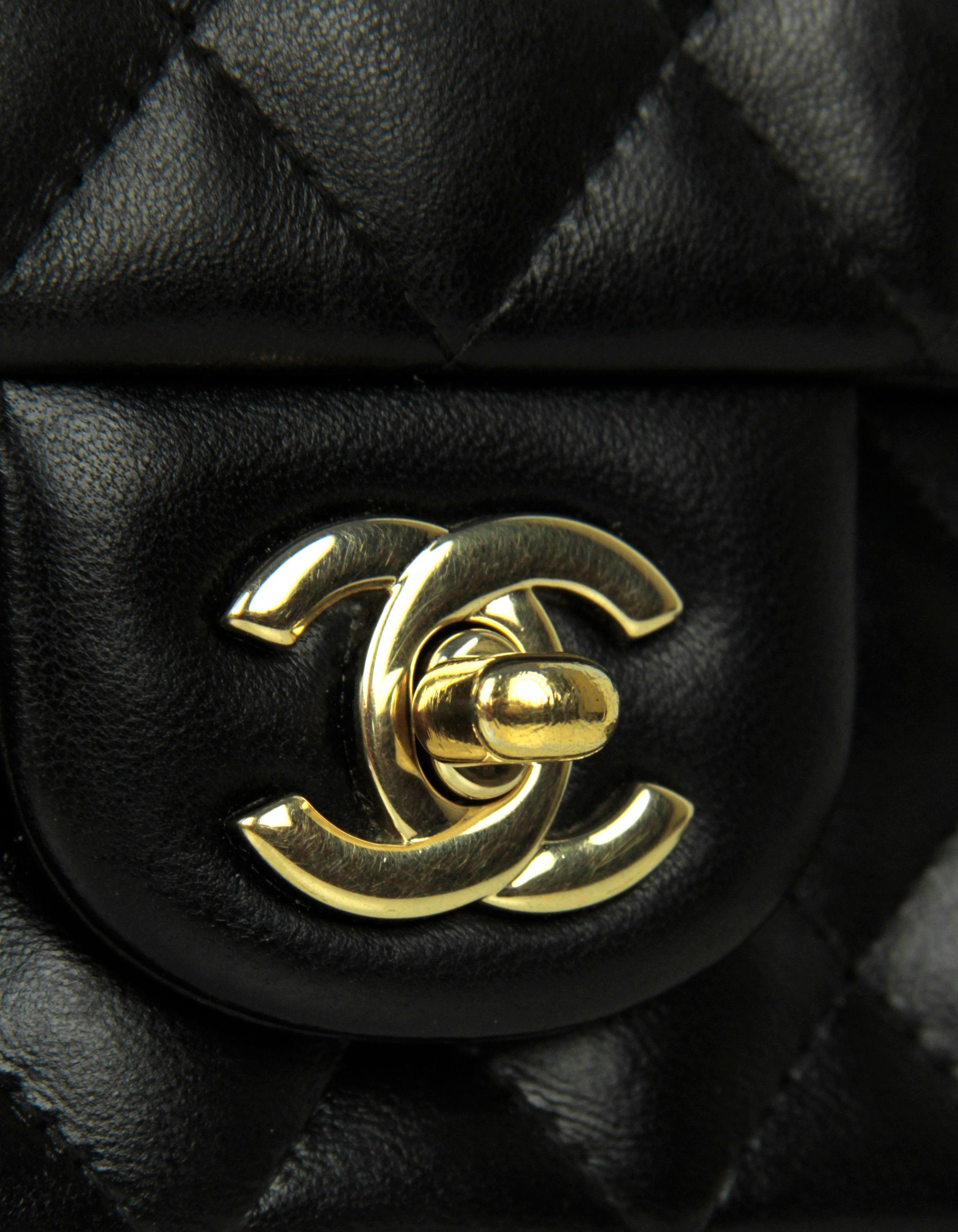 Chanel Black Lambskin Quilted Valentine Charms Mini Rectangular Flap Bag en vente 3