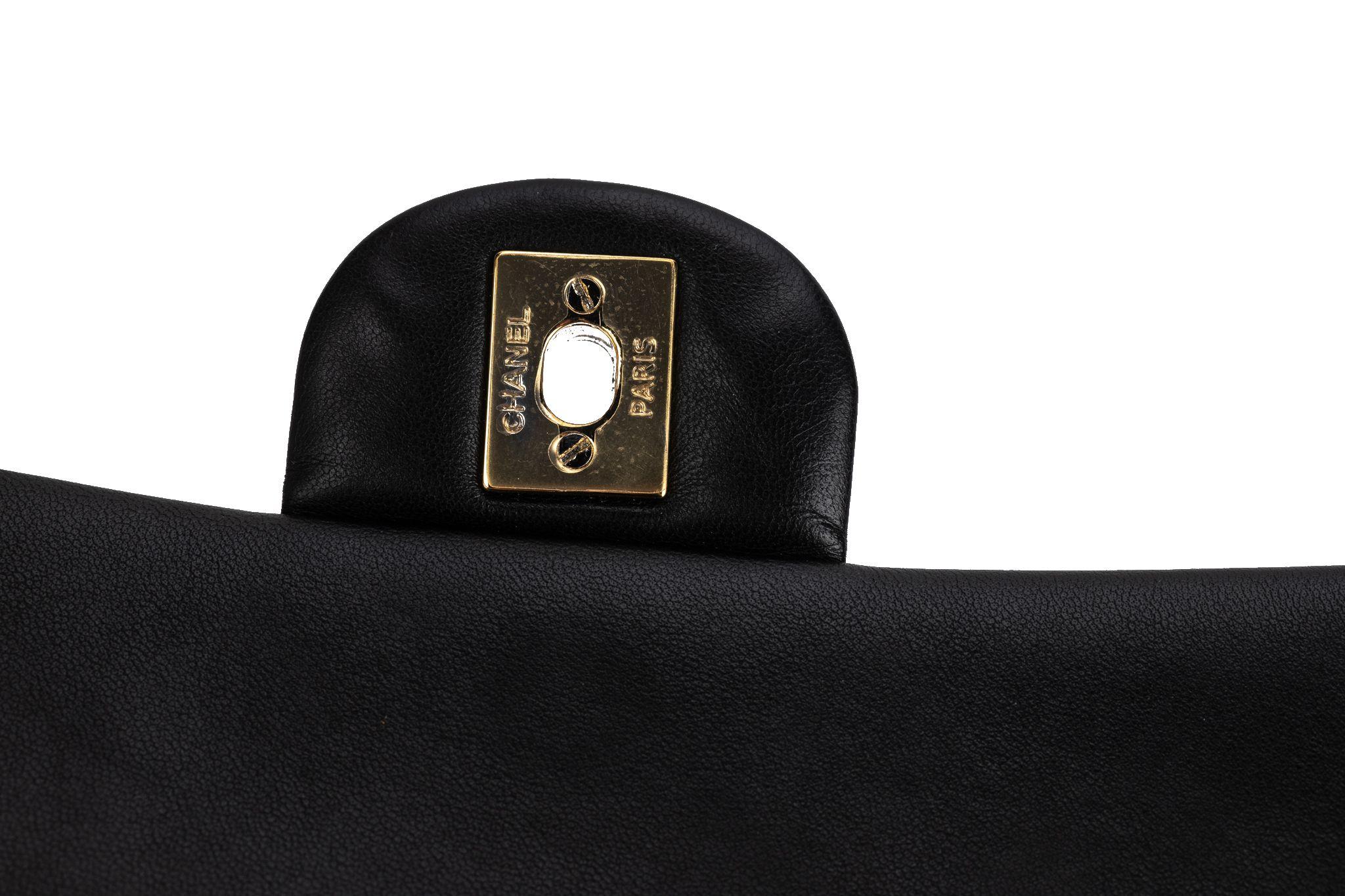 Chanel - Valentine matelassée en cuir d'agneau noir en vente 6