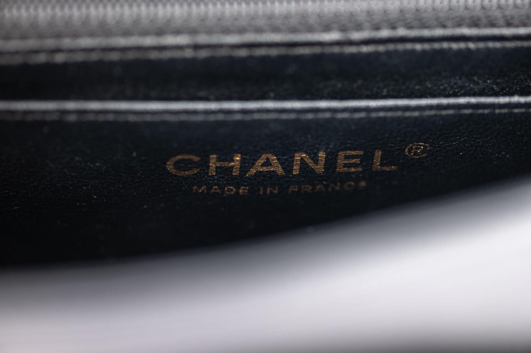 Chanel - Valentine matelassée en cuir d'agneau noir en vente 8
