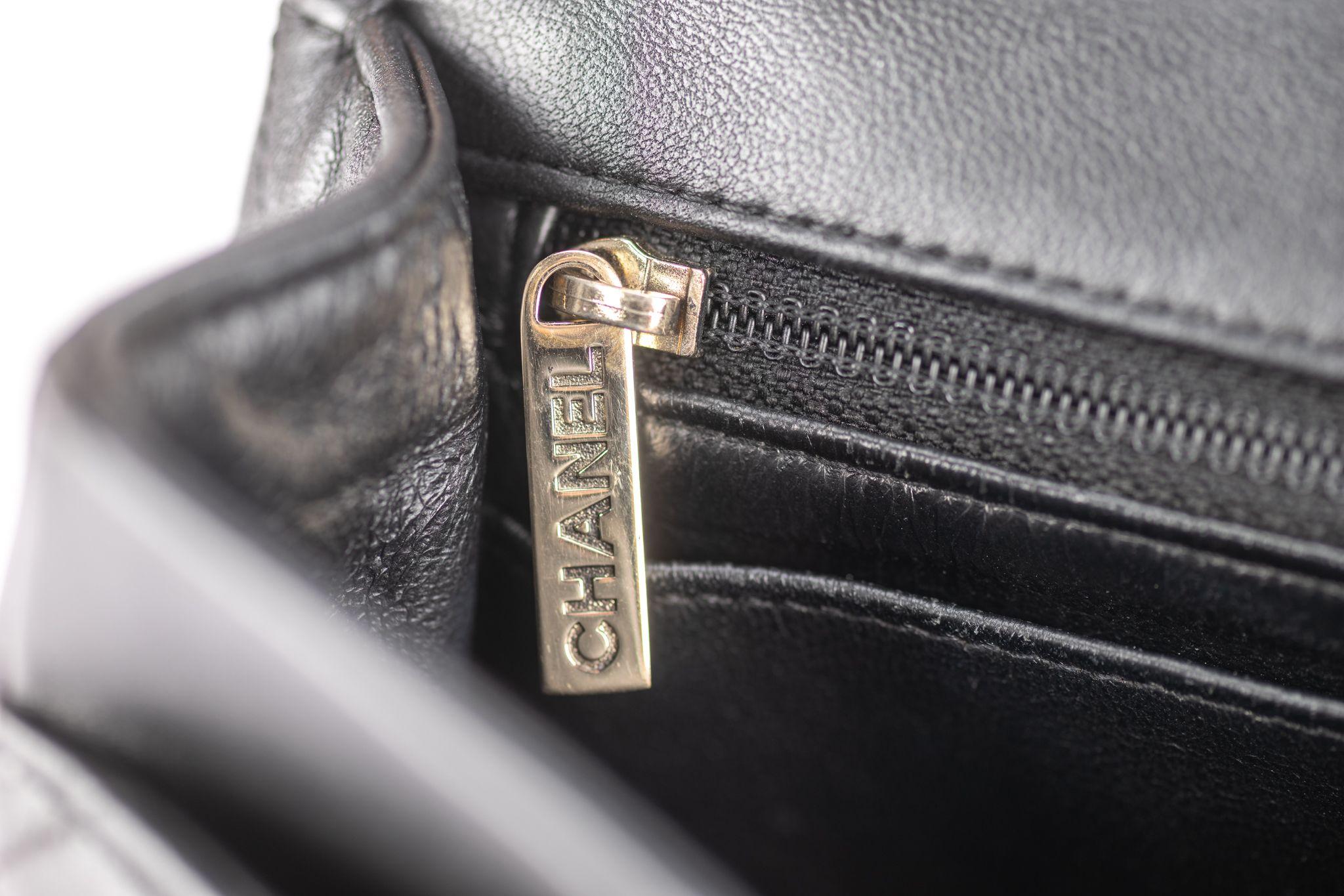 Chanel - Valentine matelassée en cuir d'agneau noir en vente 9