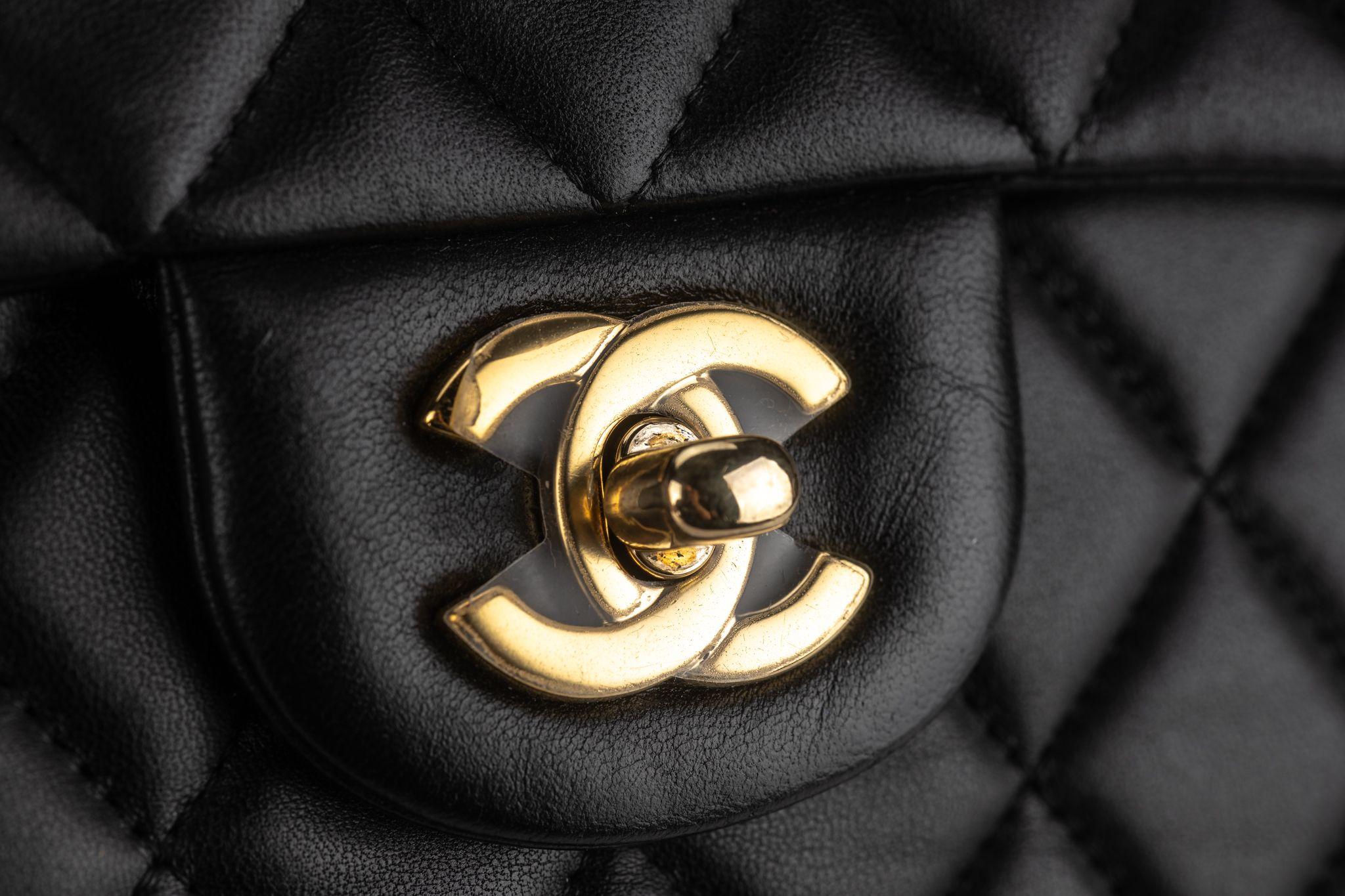 Chanel - Valentine matelassée en cuir d'agneau noir en vente 3