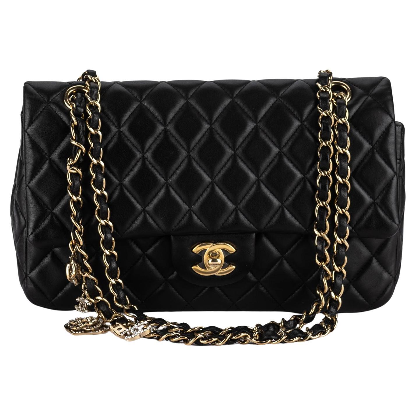 Chanel - Valentine matelassée en cuir d'agneau noir en vente