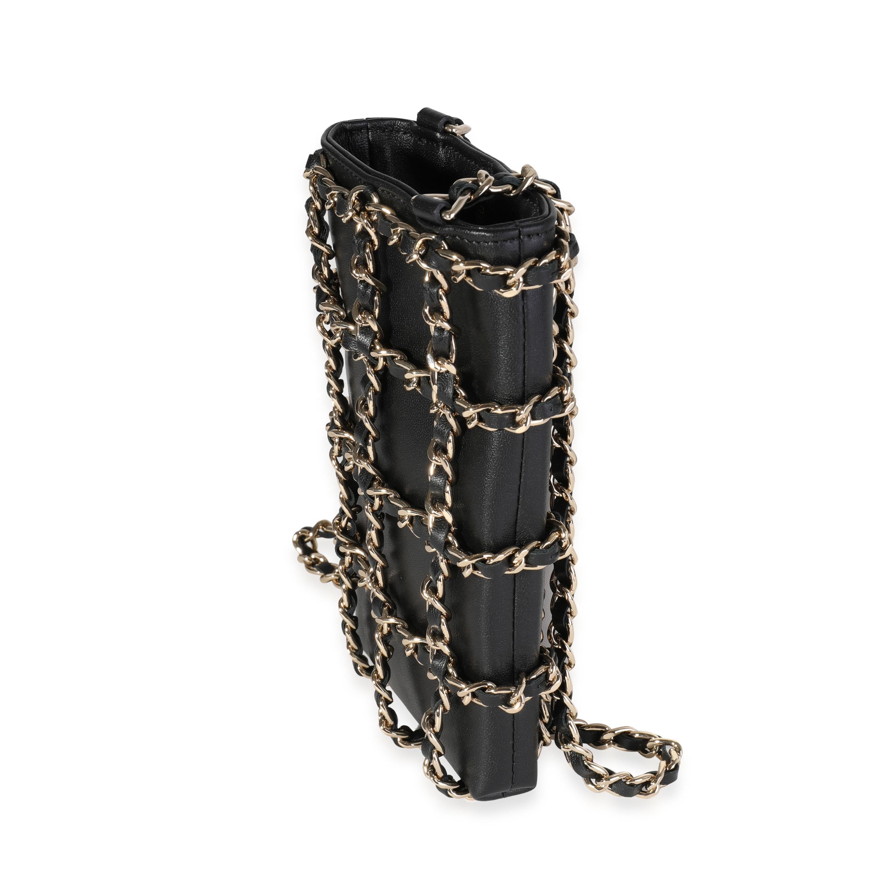 Chanel Tech Me Out Kette Umhängetasche aus schwarzem Lammfell im Zustand „Hervorragend“ in New York, NY