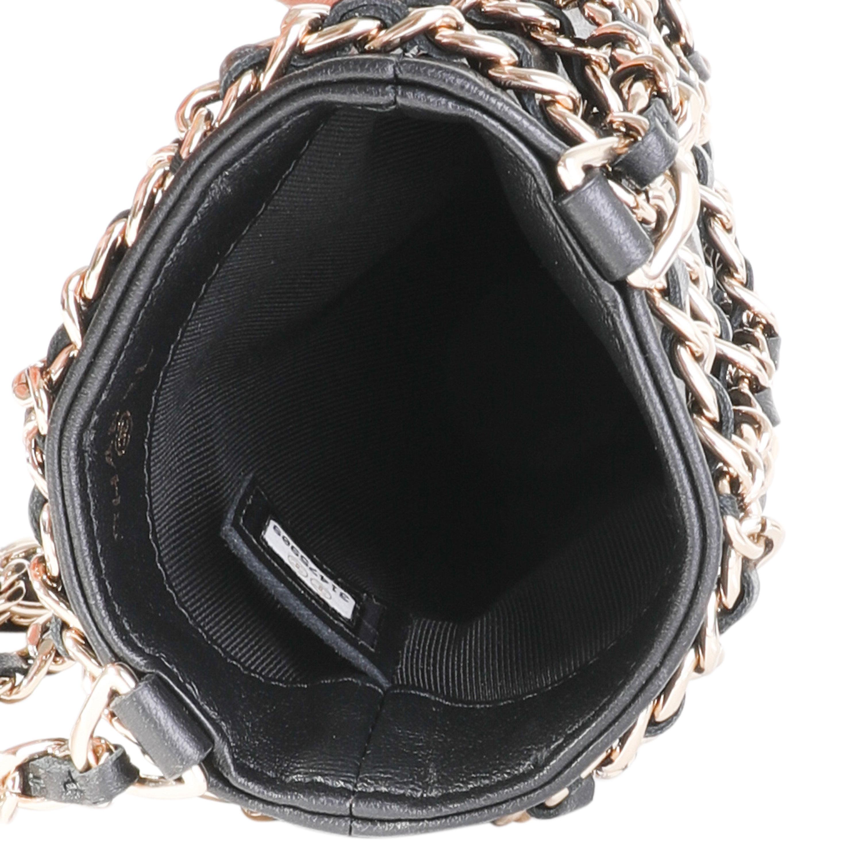Chanel Tech Me Out Kette Umhängetasche aus schwarzem Lammfell 1