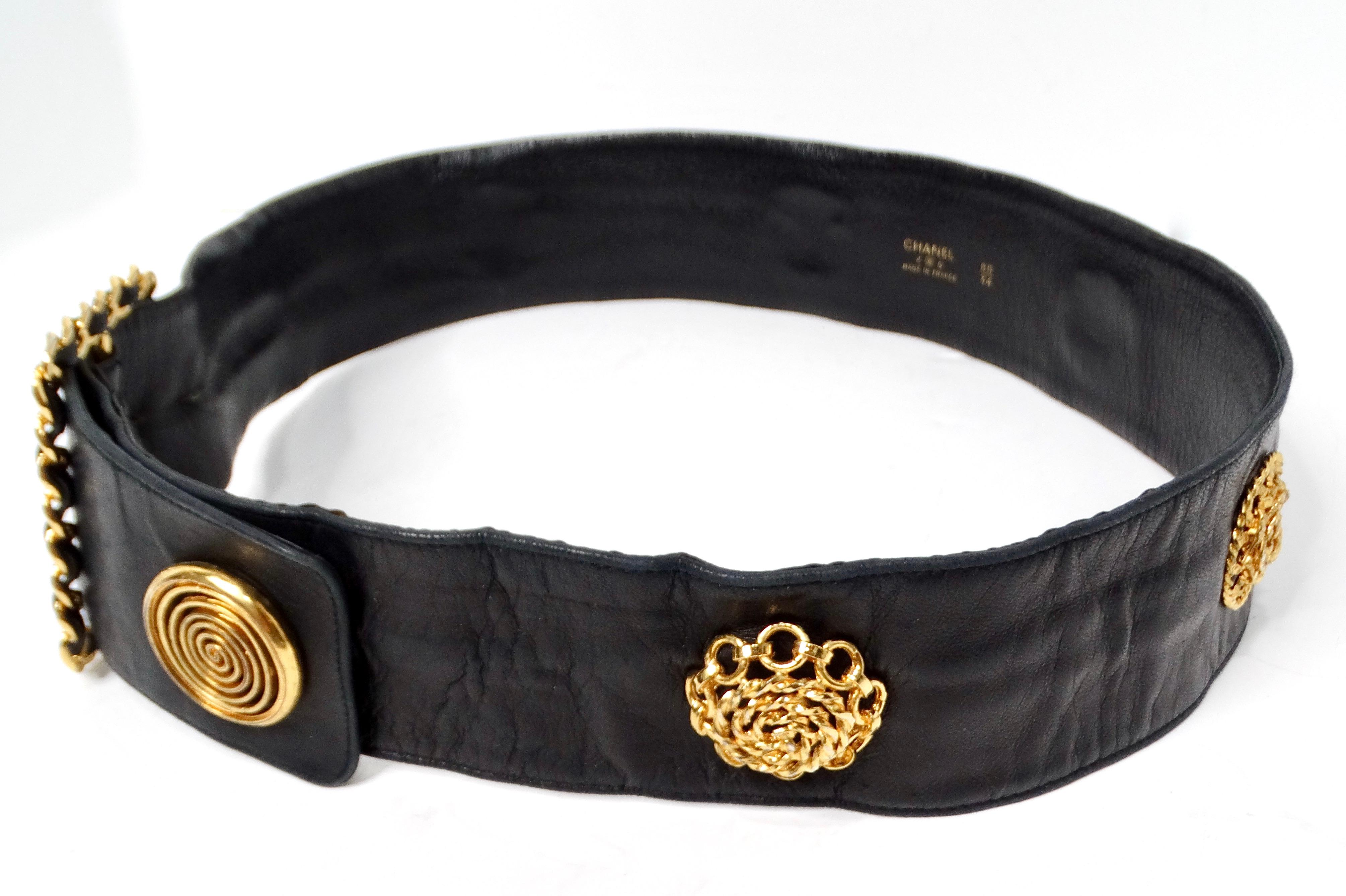 Chanel Cintura in pelle d'agnello nera Victoire de Castellane con tonalità oro, circa anni '80 In condizioni buone in vendita a Scottsdale, AZ