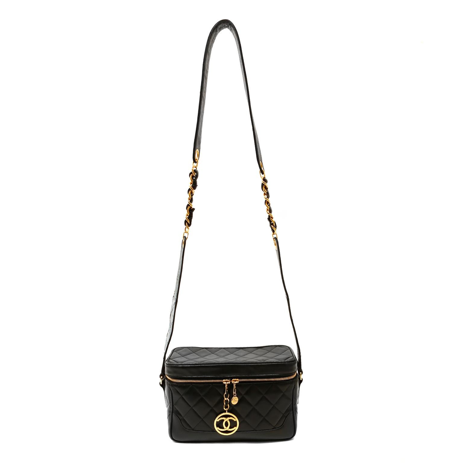Chanel Vintage Kameratasche aus schwarzem Lammfell 1
