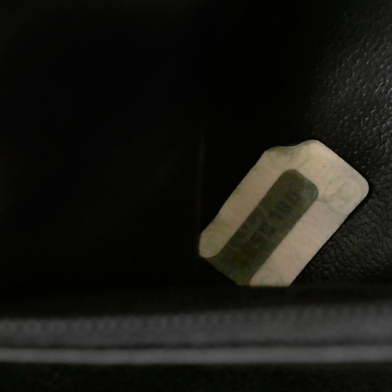 Chanel Vintage Kameratasche aus schwarzem Lammfell 2